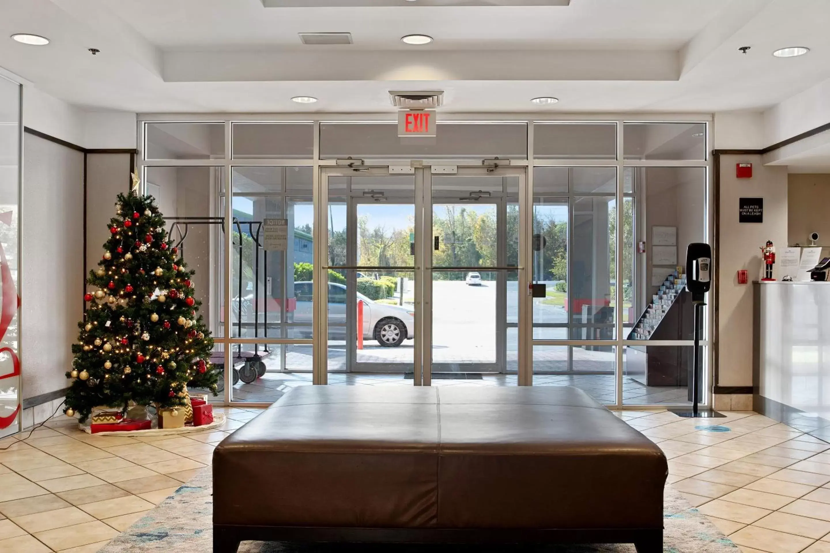 Lobby or reception in OYO Townhouse Orlando West