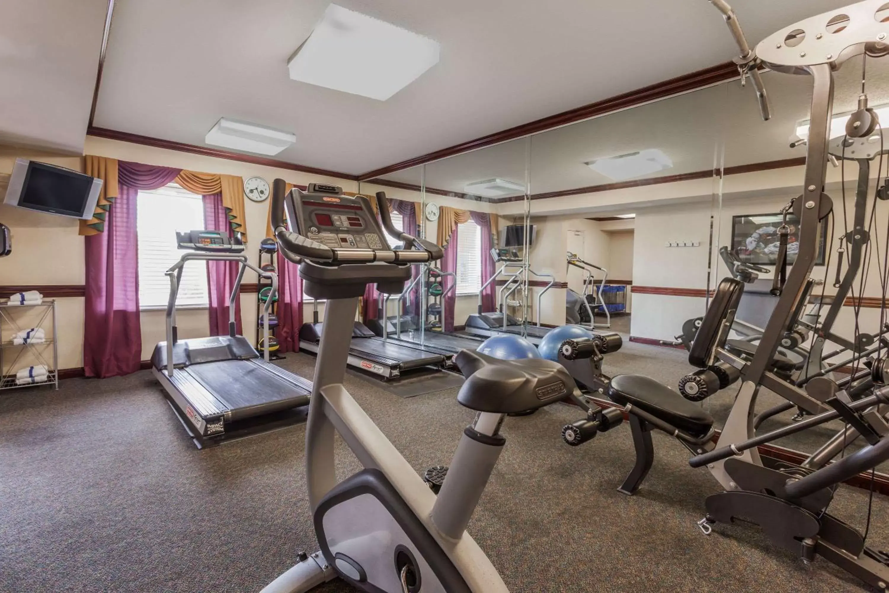 Fitness centre/facilities, Fitness Center/Facilities in Days Inn & Suites by Wyndham Warren