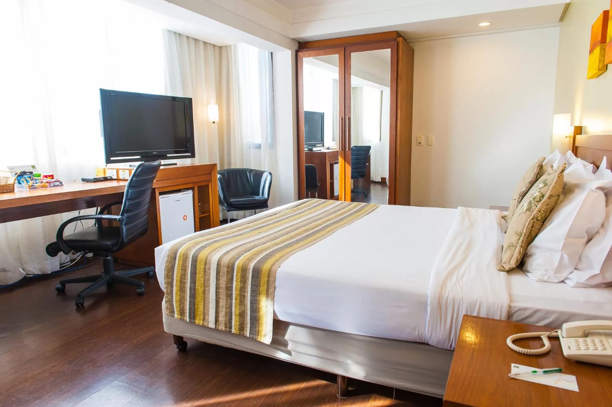 TV and multimedia, Bed in Slaviero Porto Alegre Moinhos