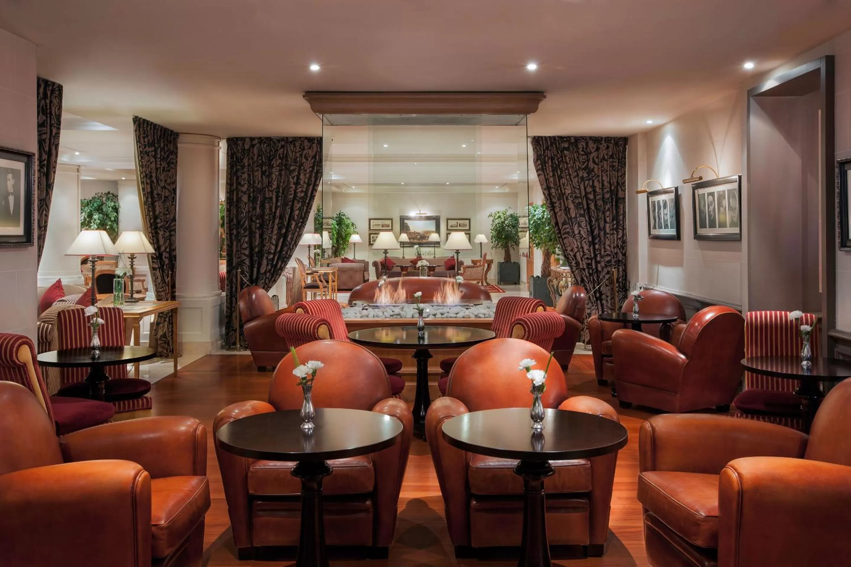 Lounge or bar in Royal Manotel