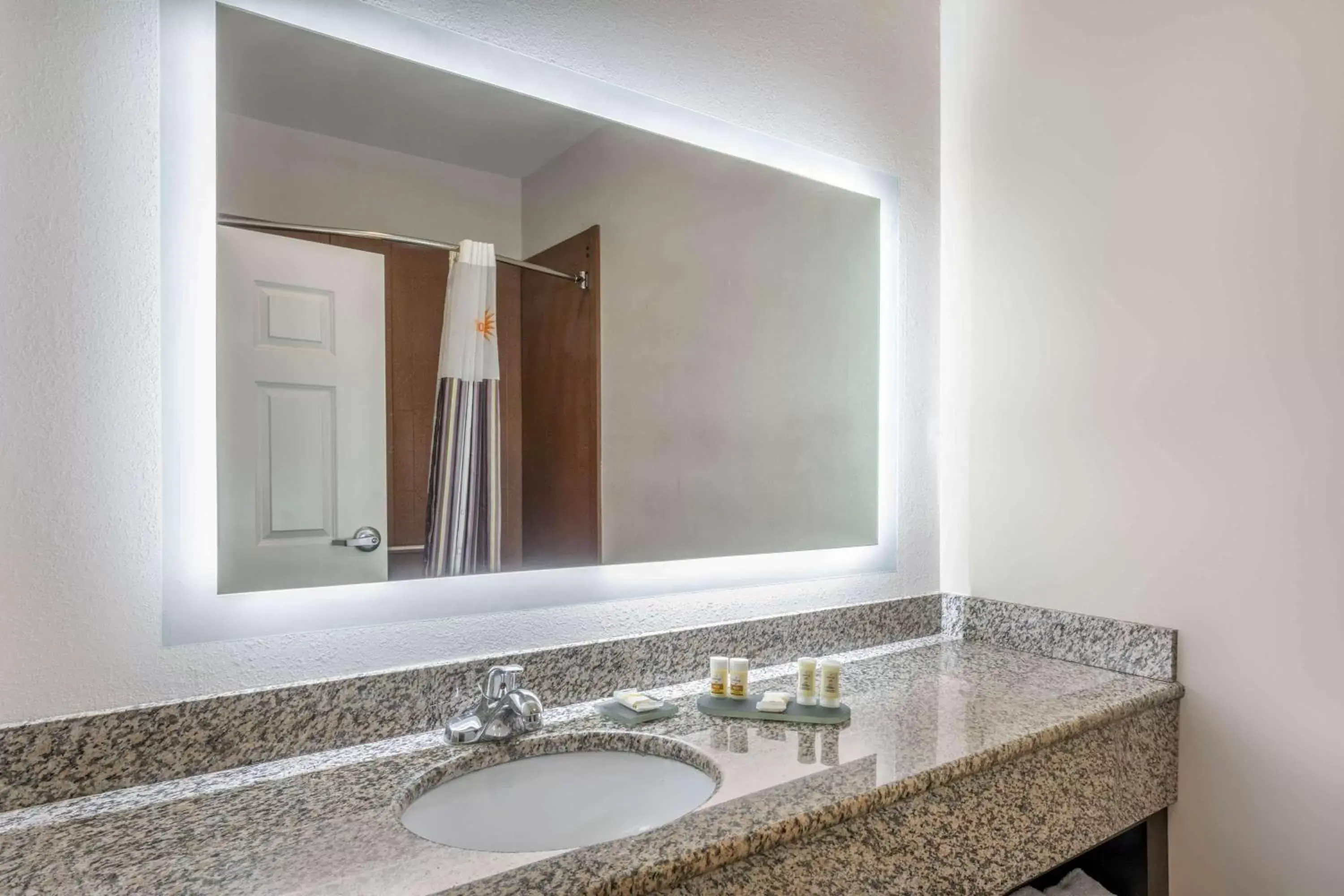 TV and multimedia, Bathroom in La Quinta by Wyndham Stonington-Mystic Area