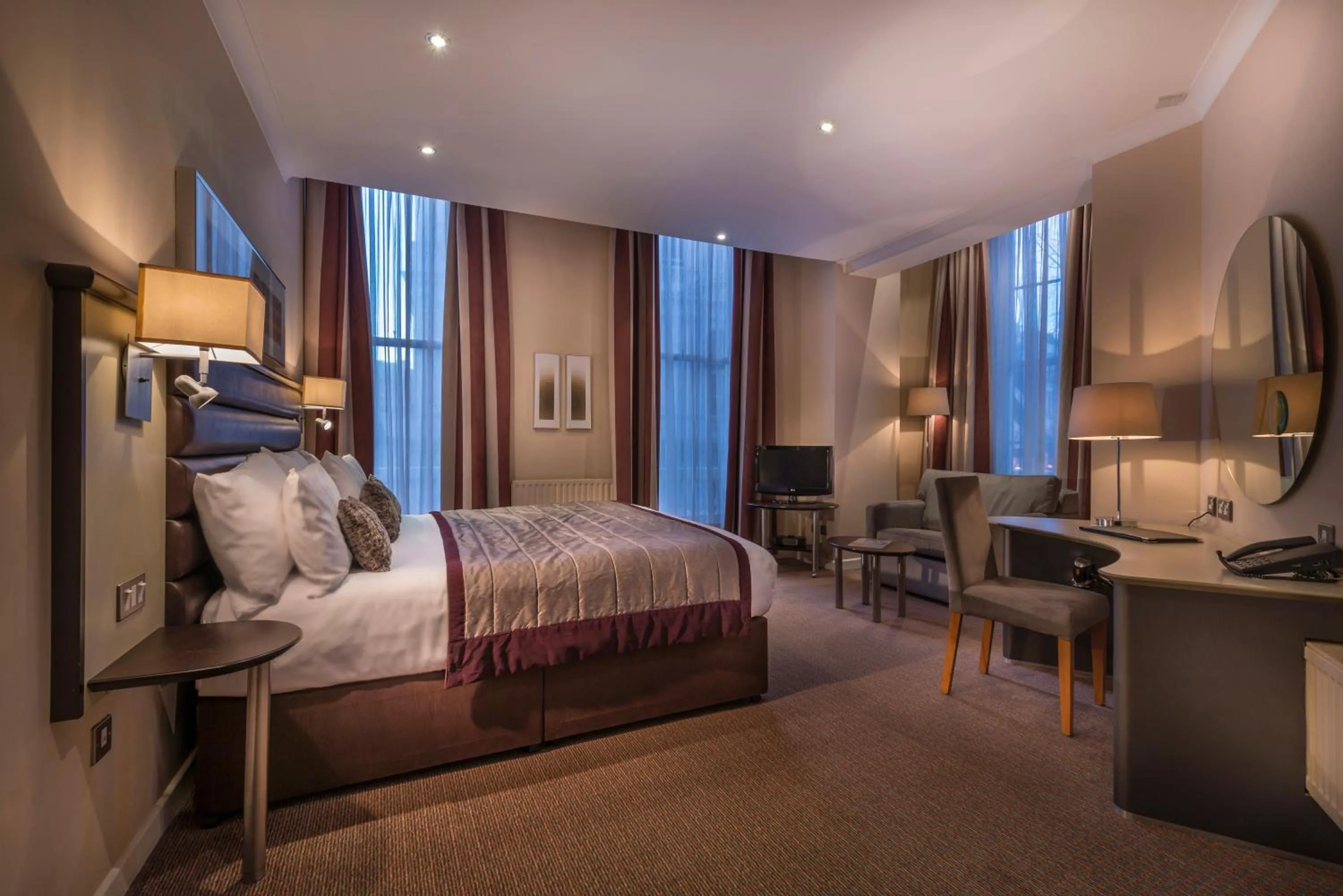 Photo of the whole room in Corus Hyde Park Hotel