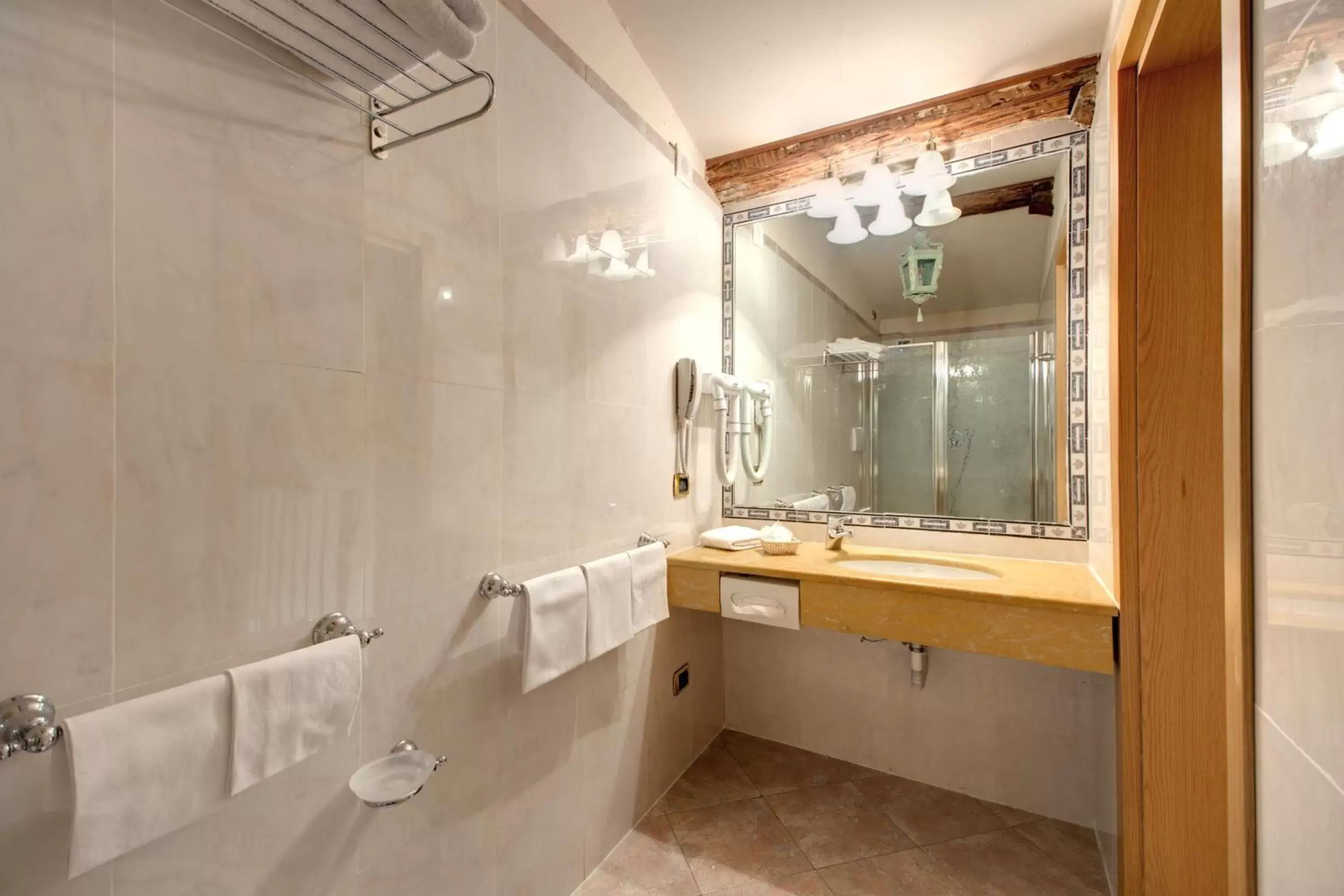 Bathroom in Hotel Bigallo