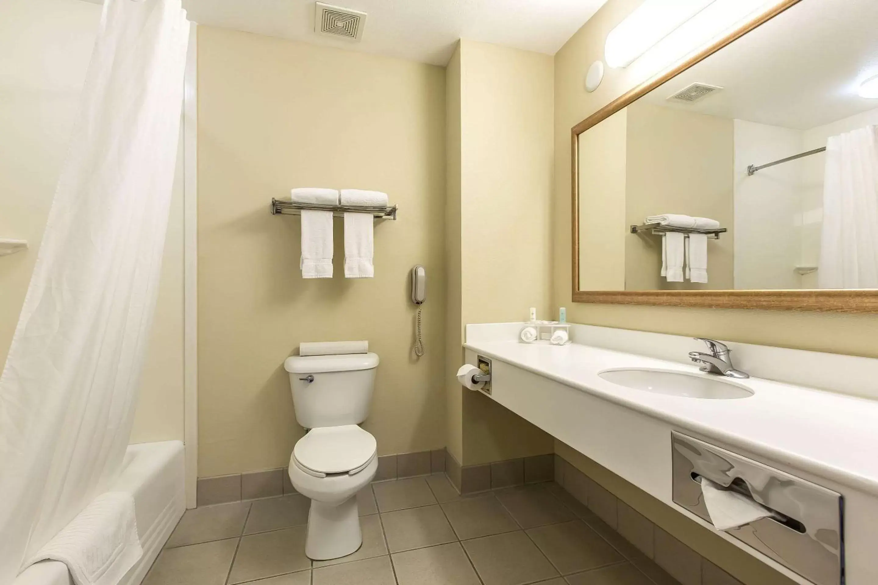 Photo of the whole room, Bathroom in Oasis Inn and Suites Joshua Tree -29 Palms