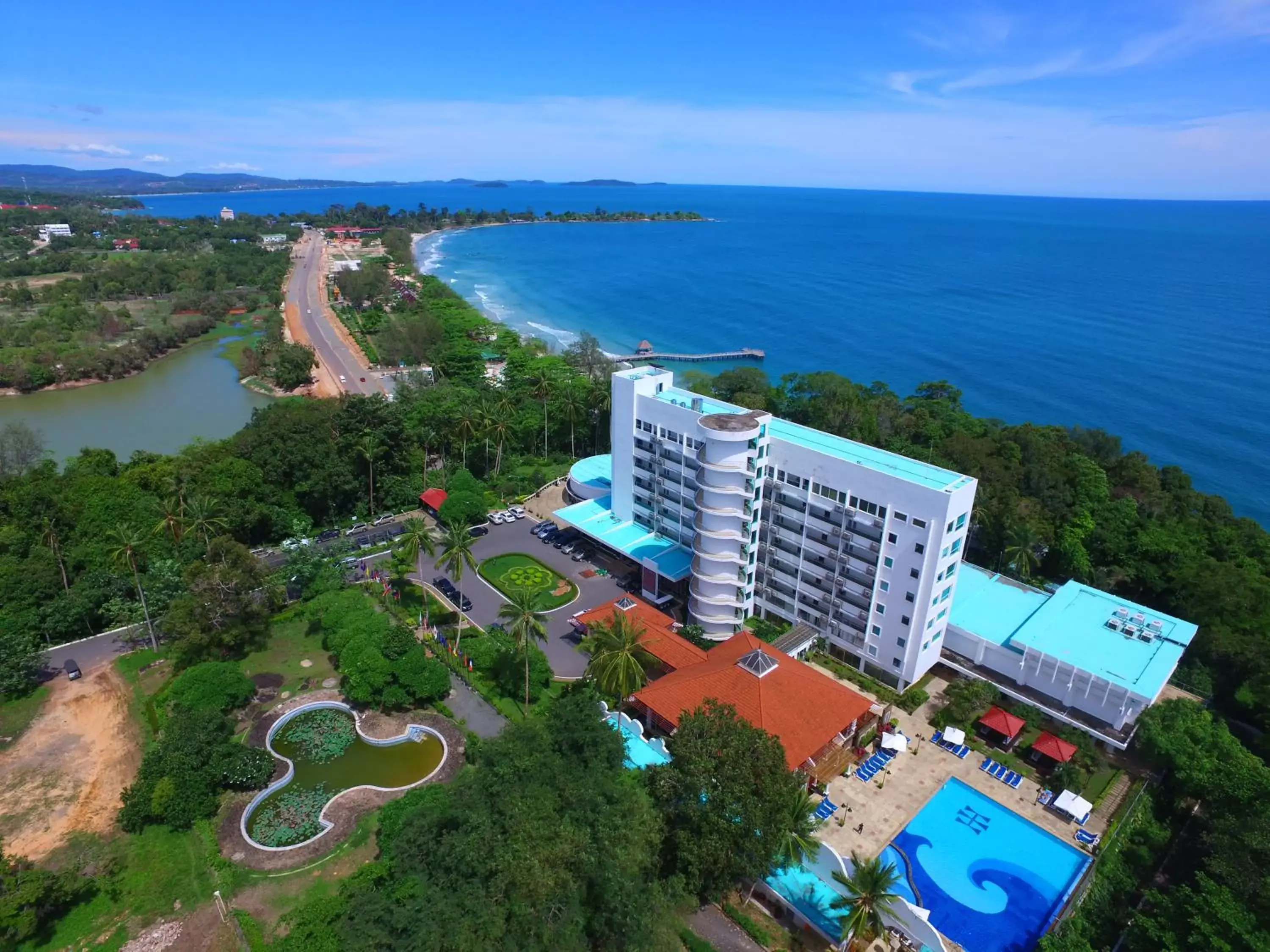 Beach, Bird's-eye View in Independence Hotel Resort & Spa