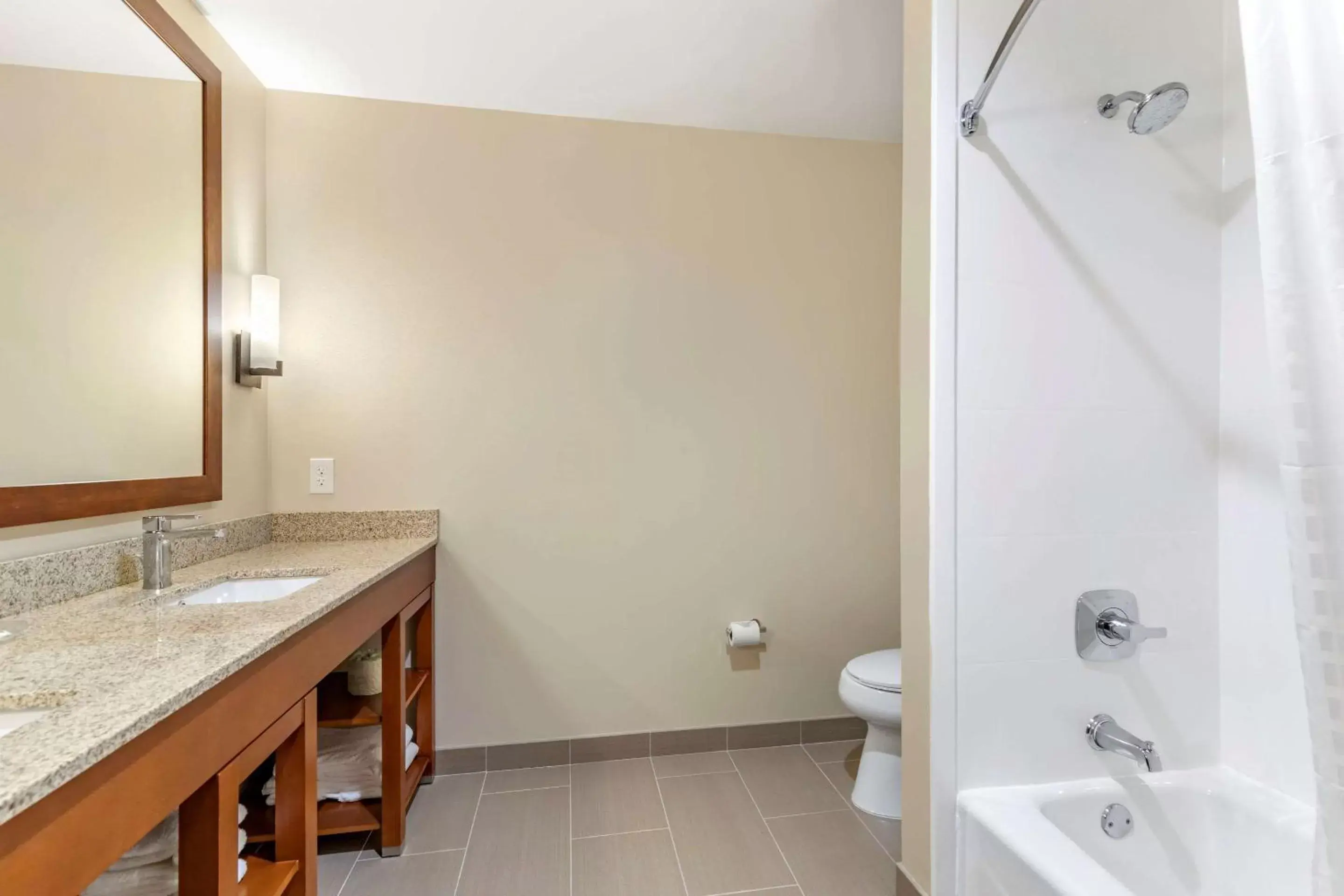 Photo of the whole room, Bathroom in Comfort Suites San Antonio Ft. Sam Houston/SAMMC Area