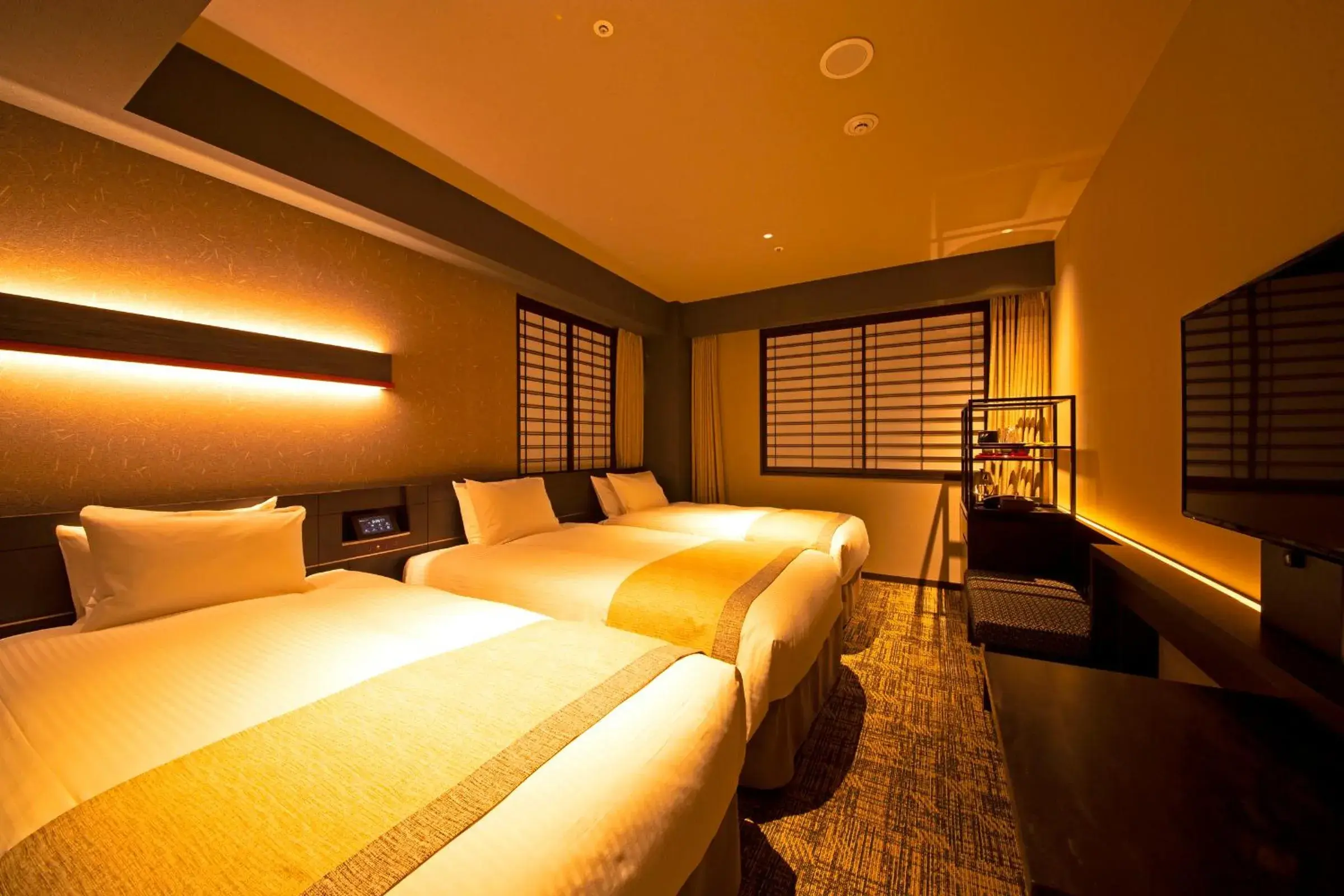 Photo of the whole room, Bed in Hotel Keihan Kyoto Hachijoguchi