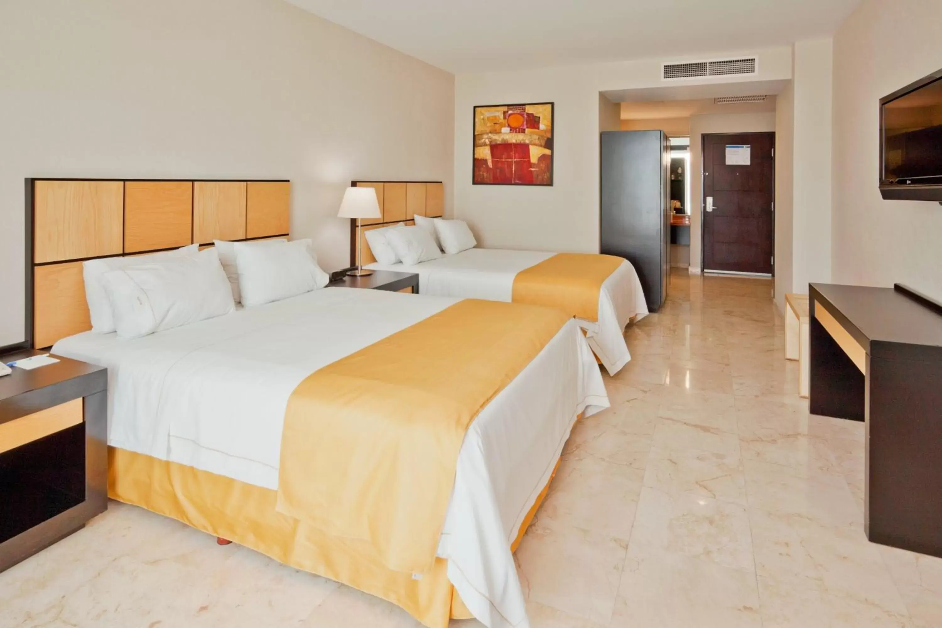 Photo of the whole room, Bed in Holiday Inn Express Ciudad Del Carmen, an IHG Hotel