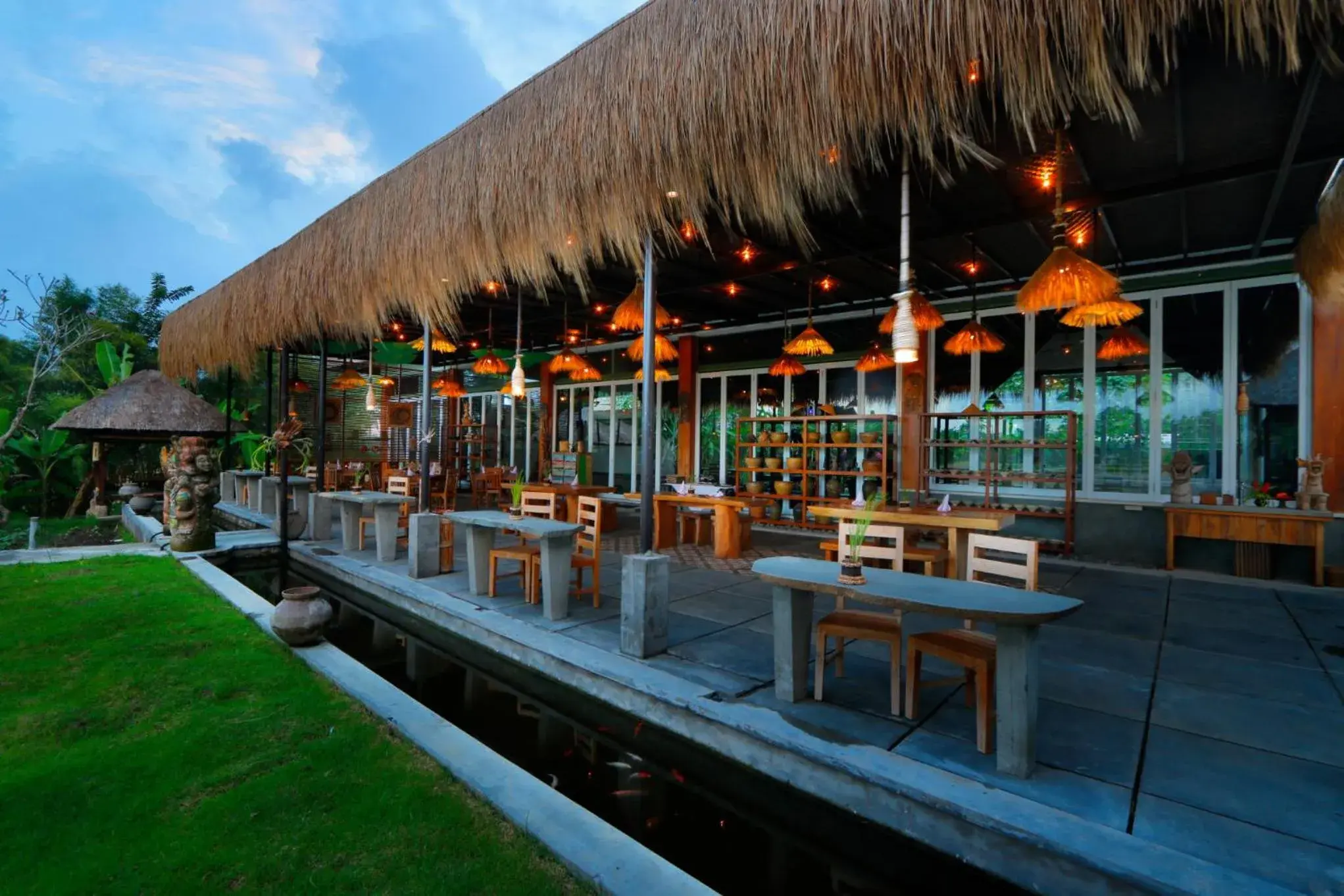 Restaurant/places to eat in Alam Puisi Villa Ubud