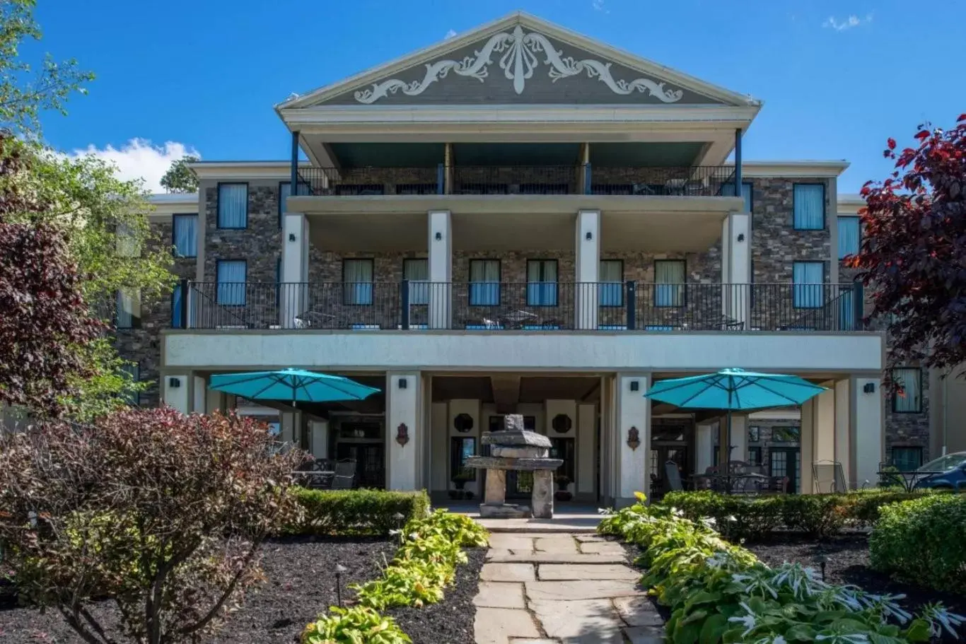 Facade/entrance in Niagara Crossing Hotel and Spa Facade/entrance in Niagara Crossing Hotel and Spa