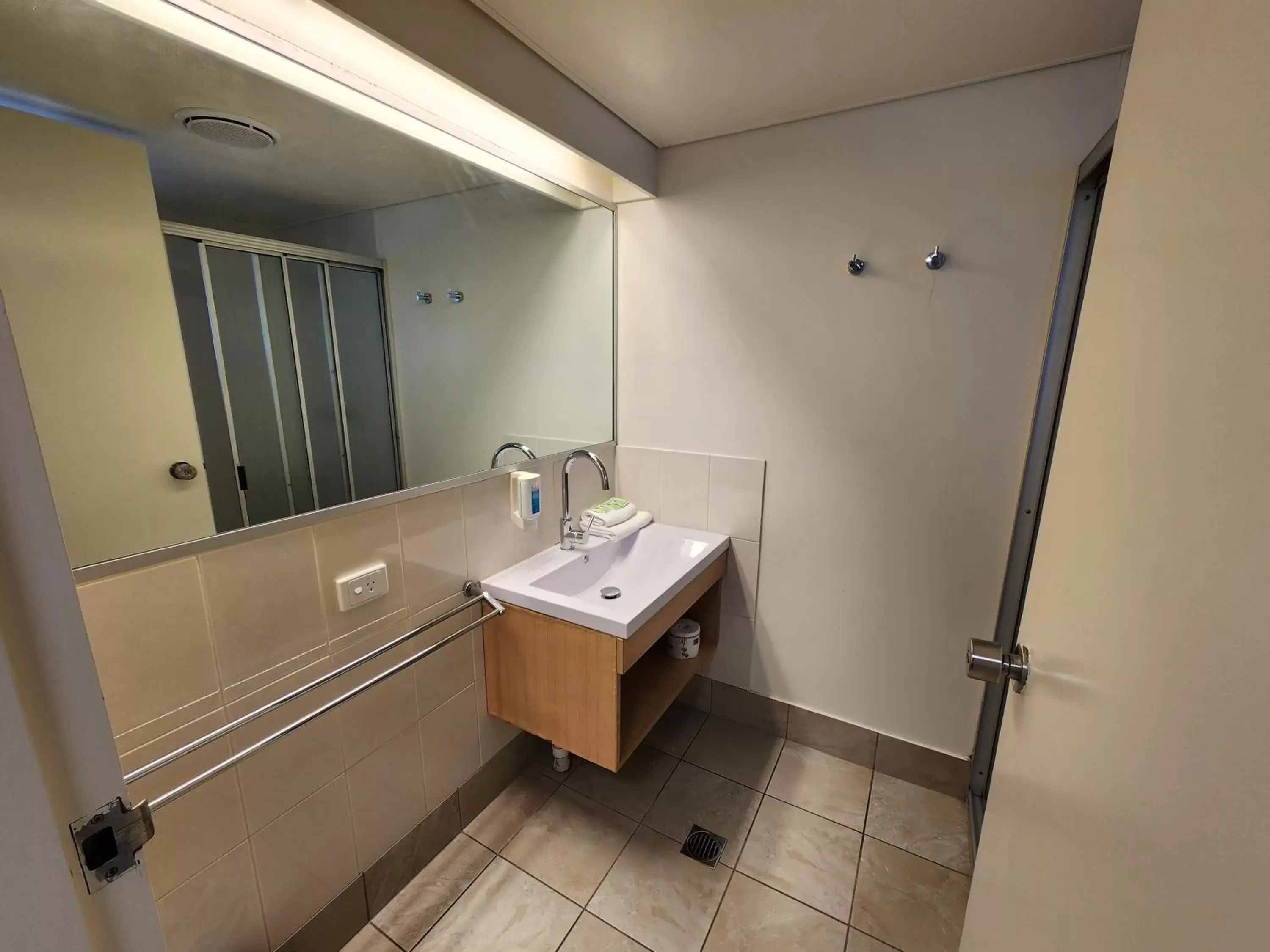 Bathroom in Hume Inn Motel Albury CBD