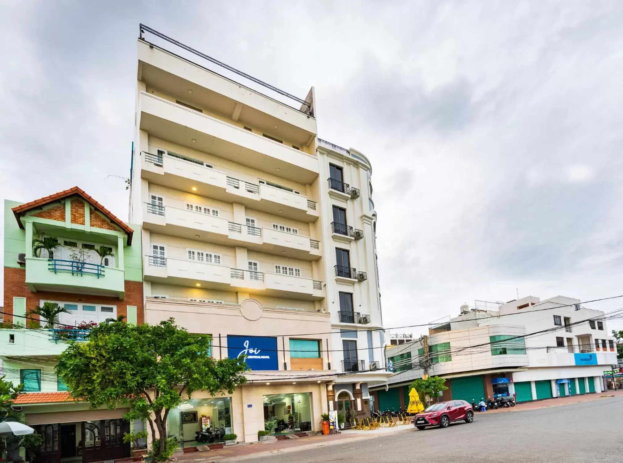 Property Building in Central Hotel by Joi Hospitality Property Building in Central Hotel by Joi Hospitality