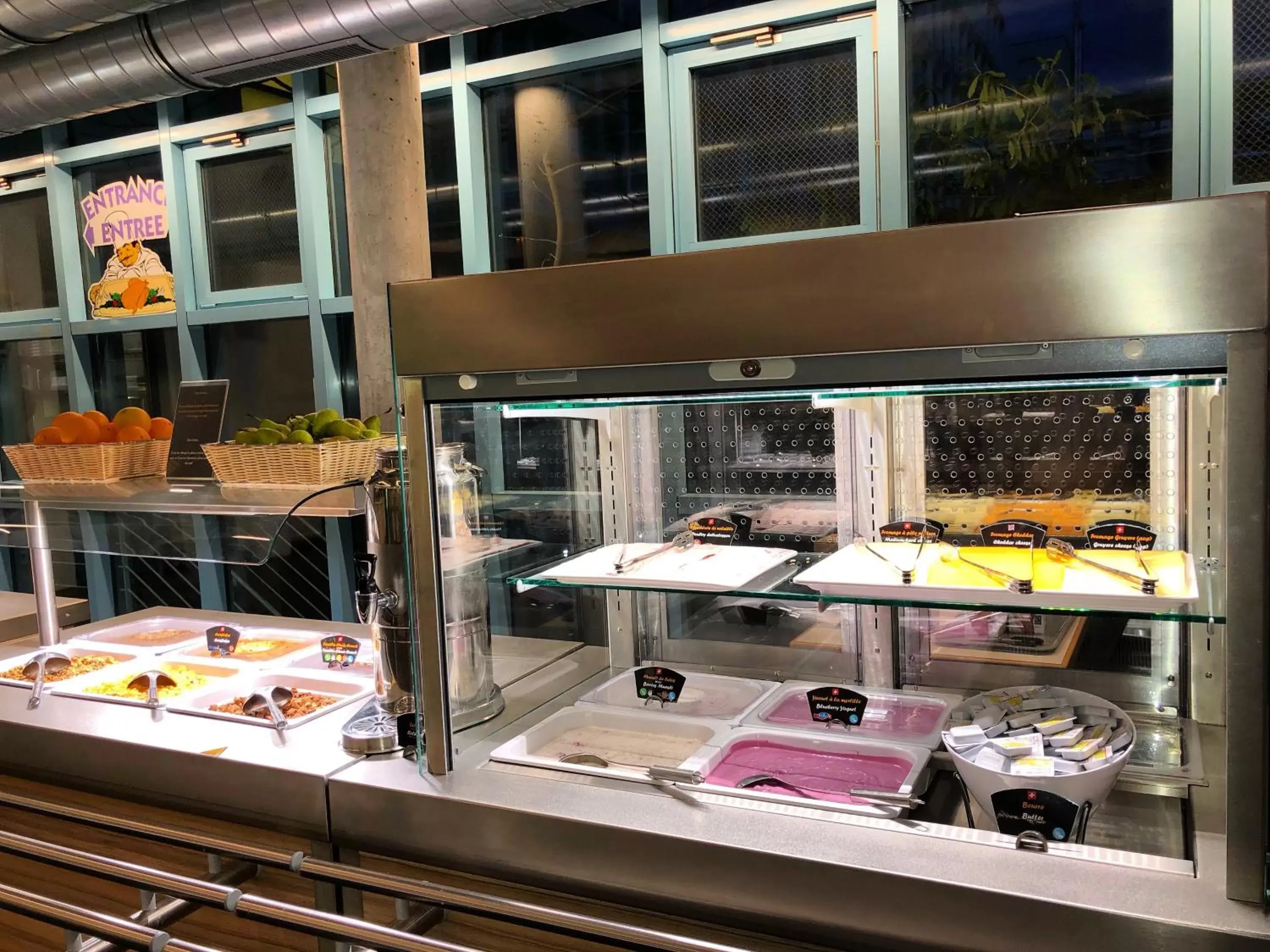 Breakfast in Geneva Hostel Breakfast in Geneva Hostel