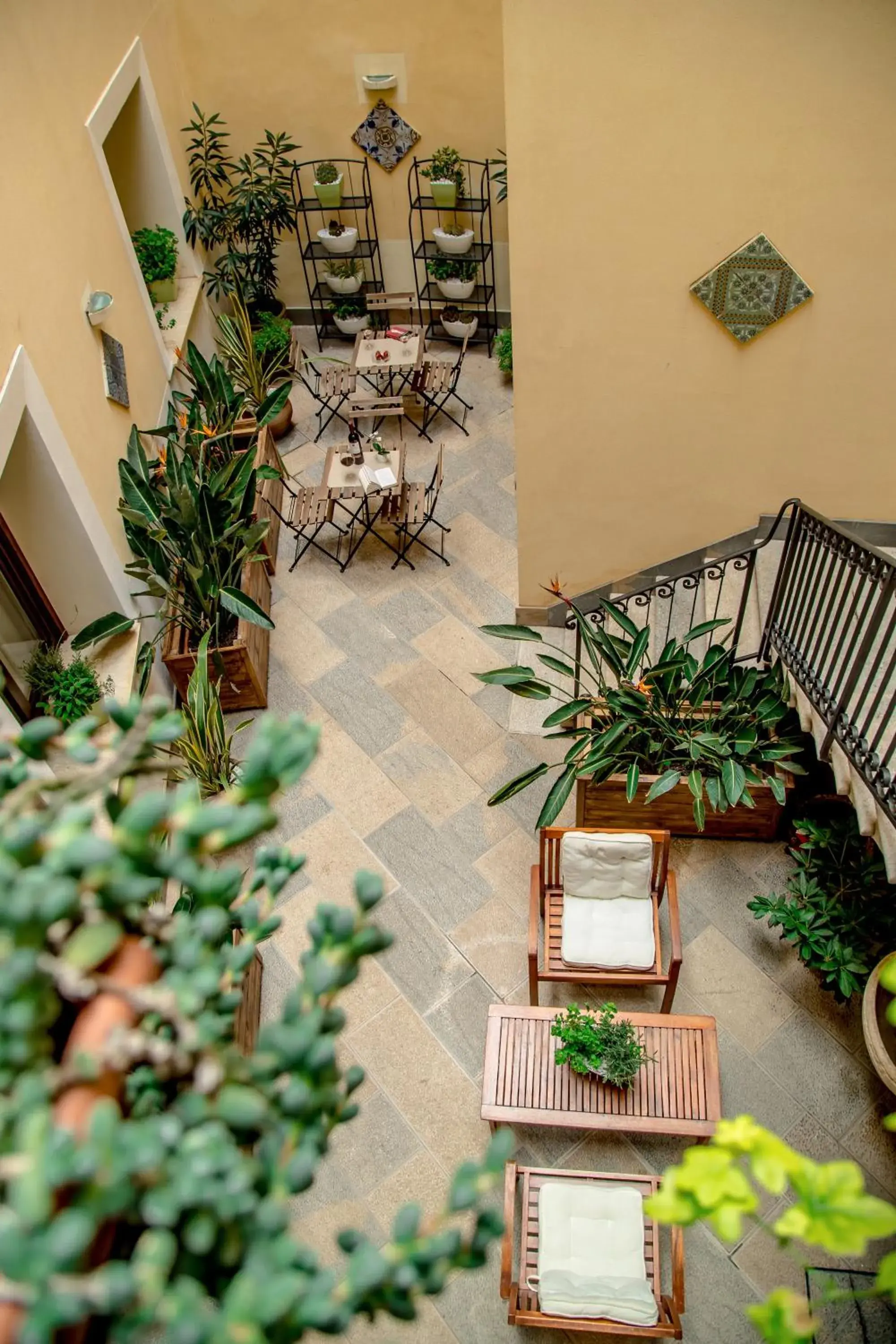 Patio in SAN DOMENICO residence by BADIA NUOVA