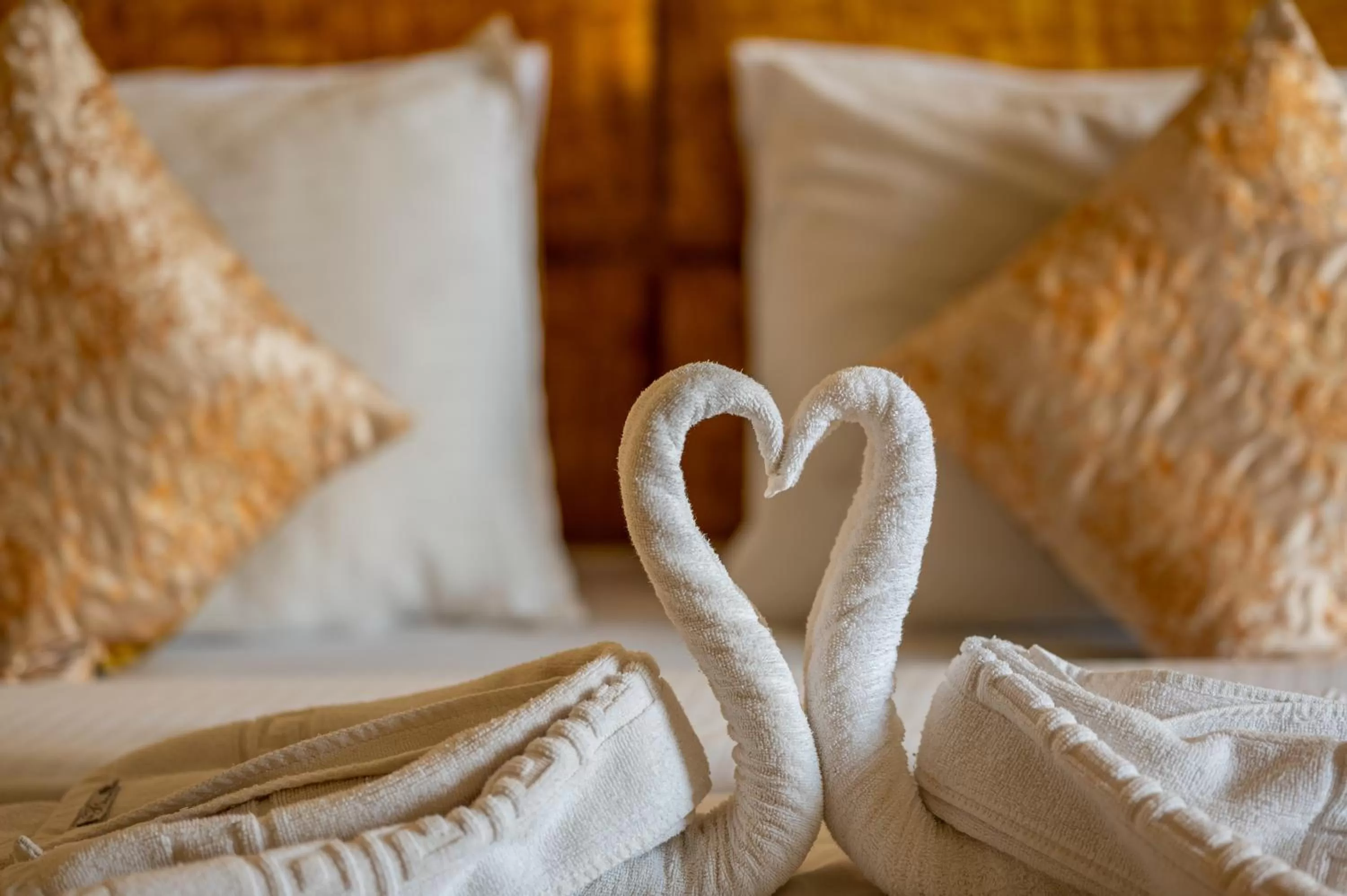 towels, Bed in BELLS BEACH RESORT , A Unit of Resort De Balneaire