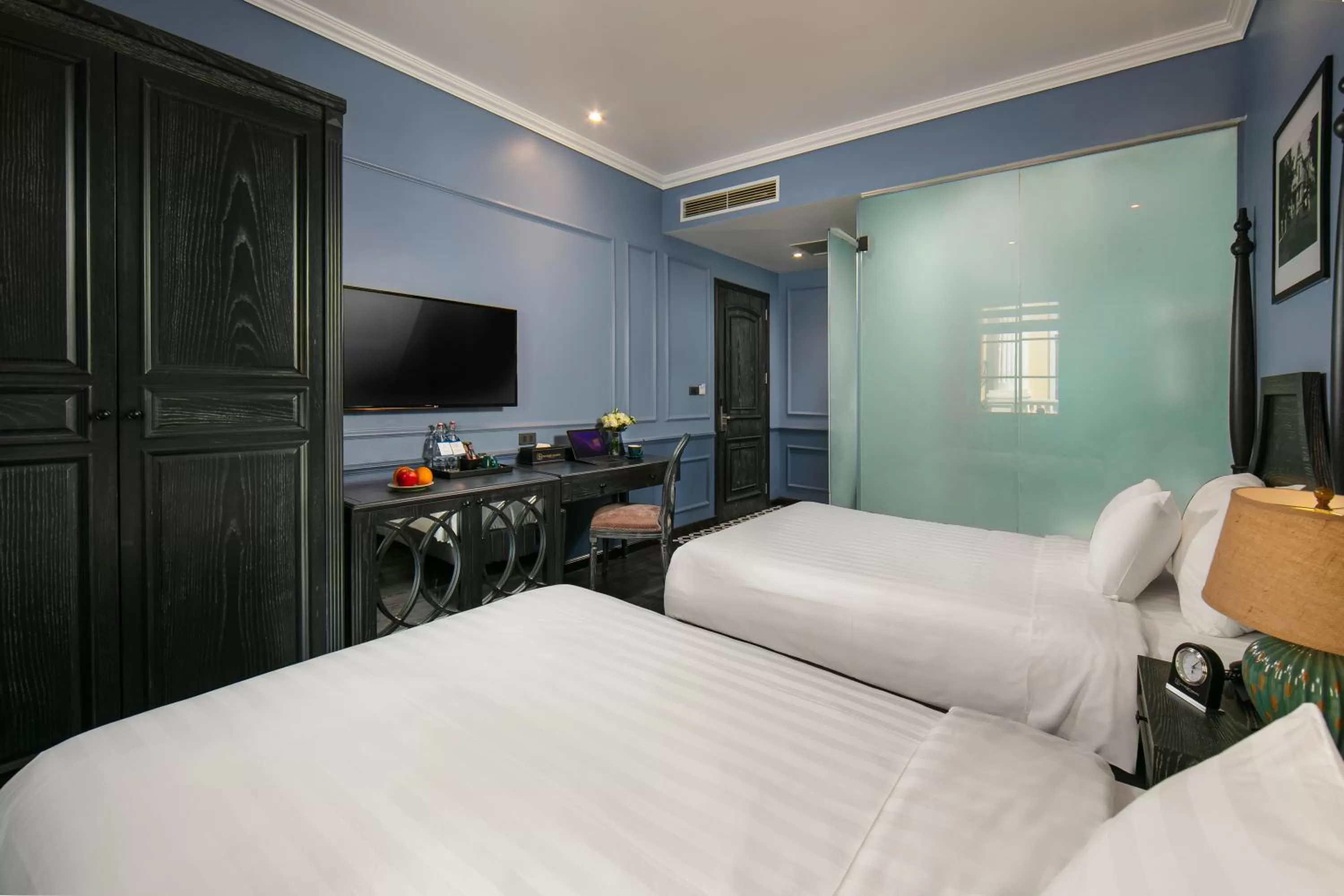 Photo of the whole room, Bed in The Secret HaLong