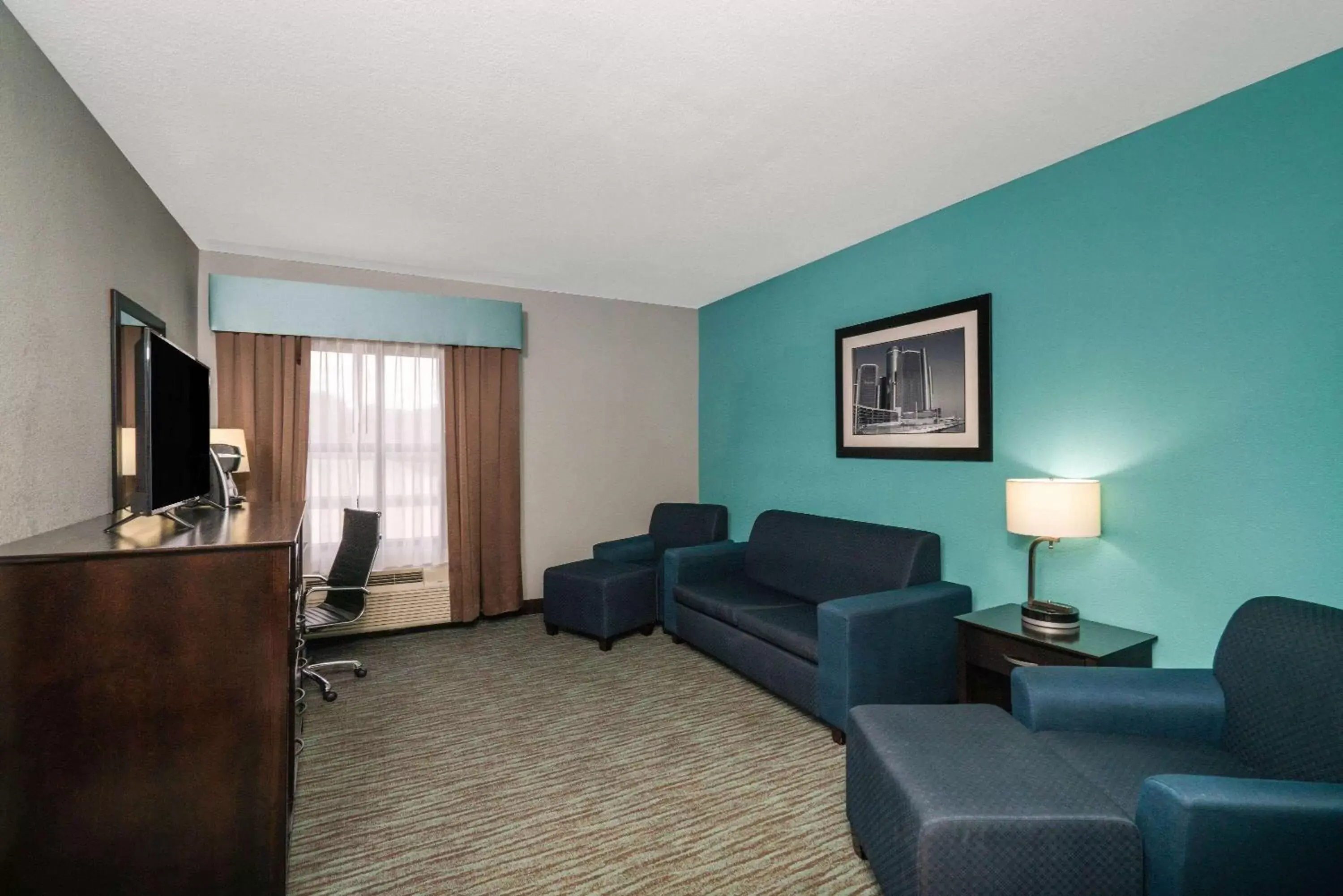 Bed, Seating Area in La Quinta by Wyndham Knoxville East
