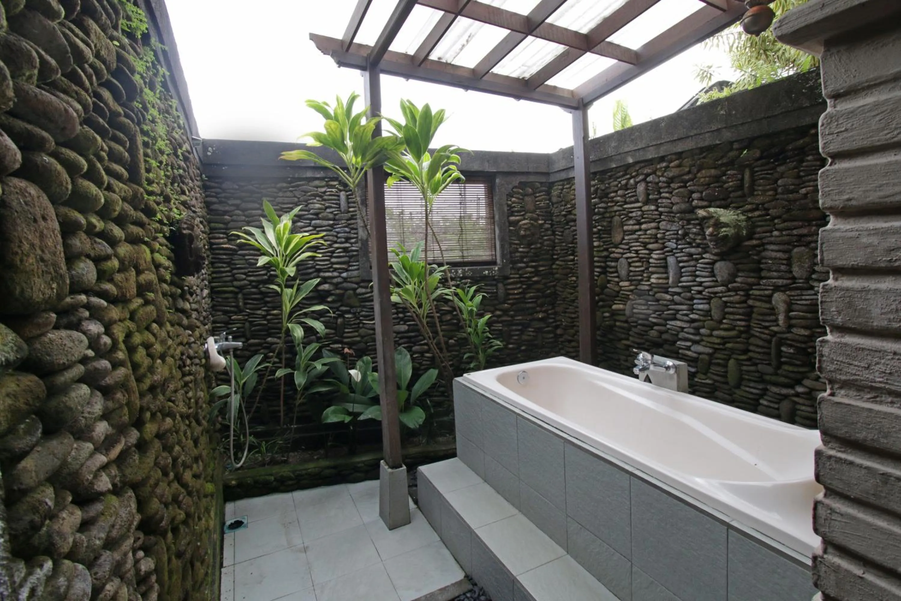 Open Air Bath in Nick's Hidden Cottages by Mahaputra-CHSE Certified