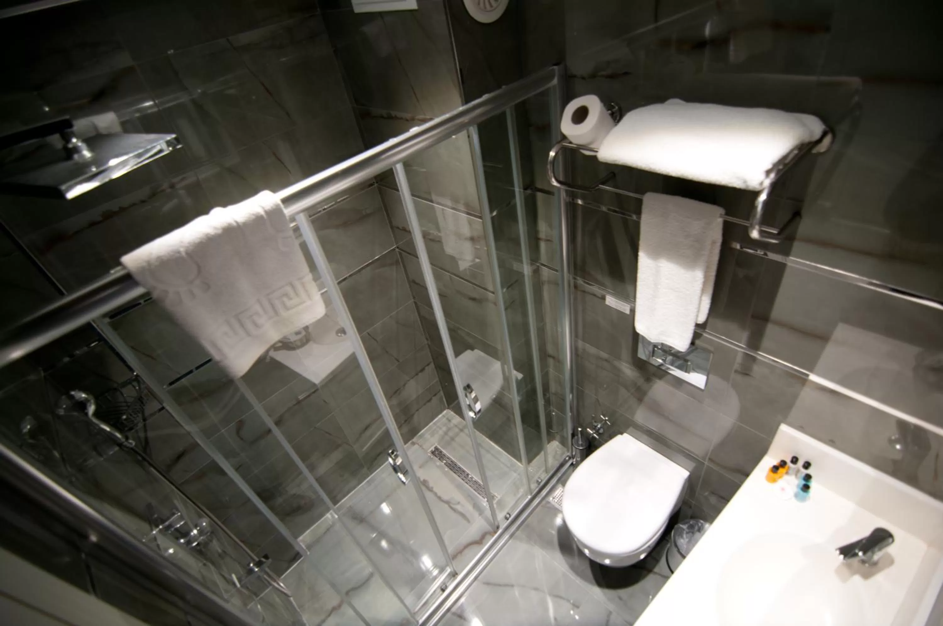 Shower, Bathroom in Pruva Hotel