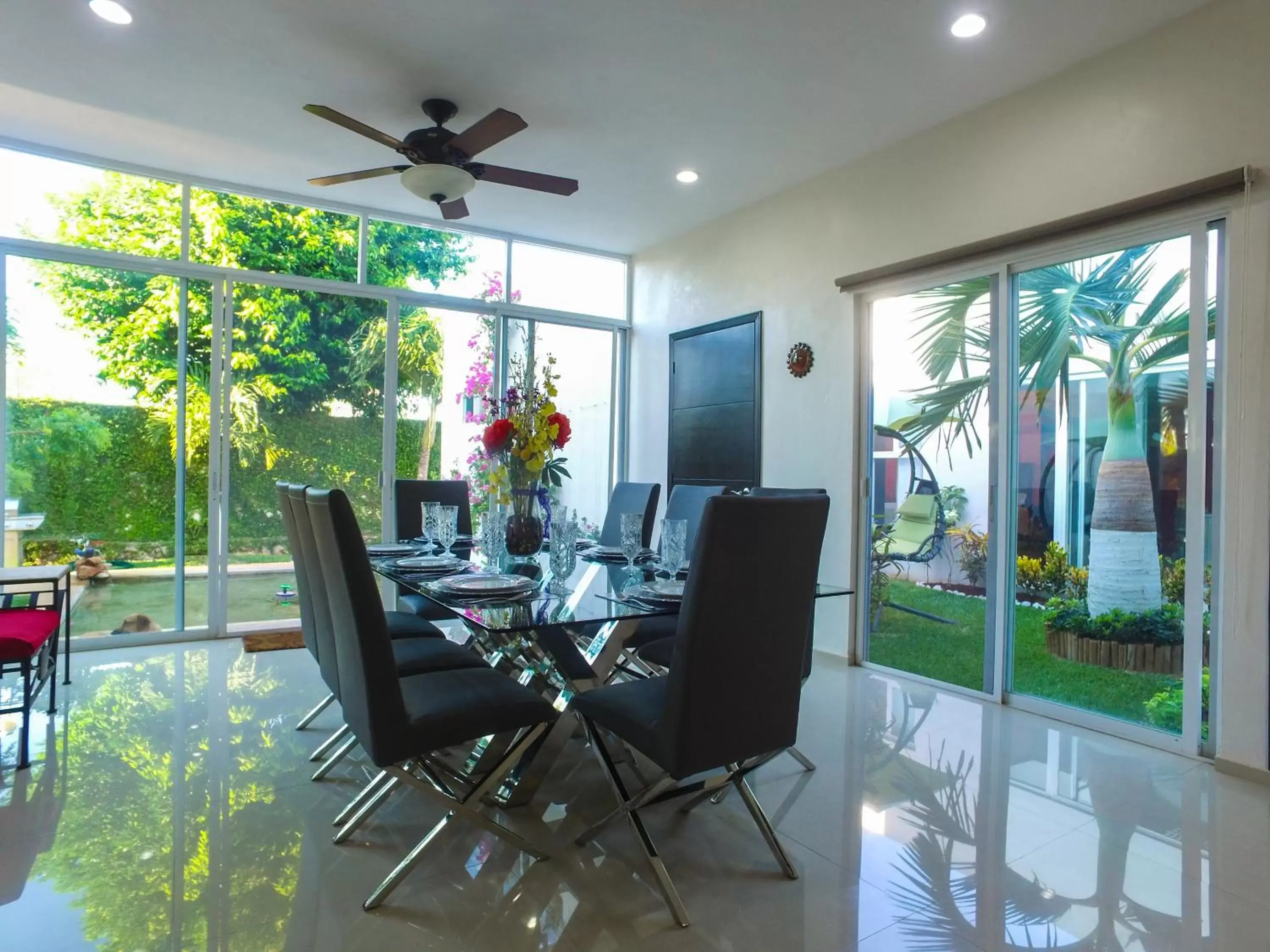 Dining area in Casa Xcanatun