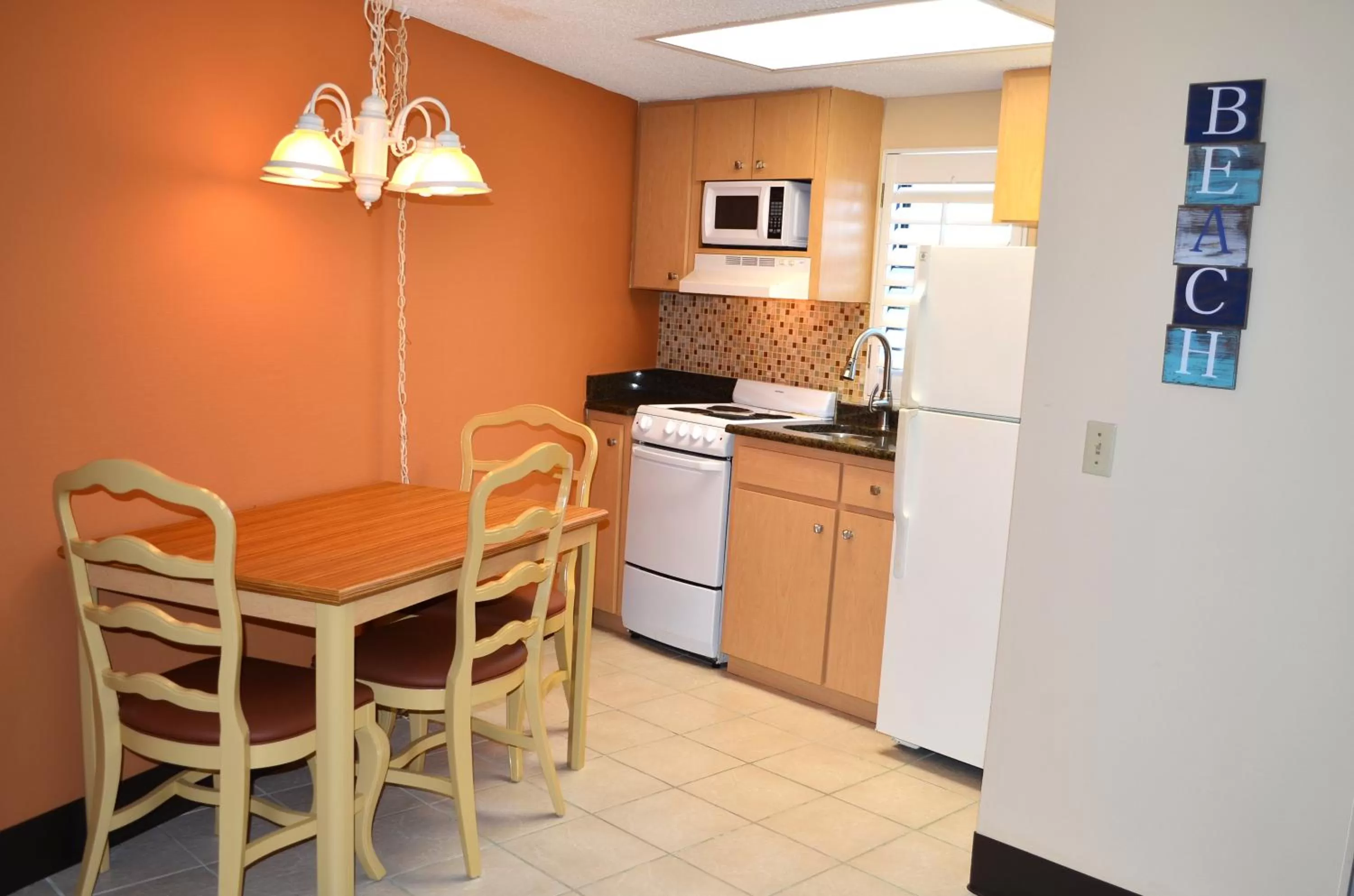 Kitchen or kitchenette in Sun Viking Lodge - Daytona Beach