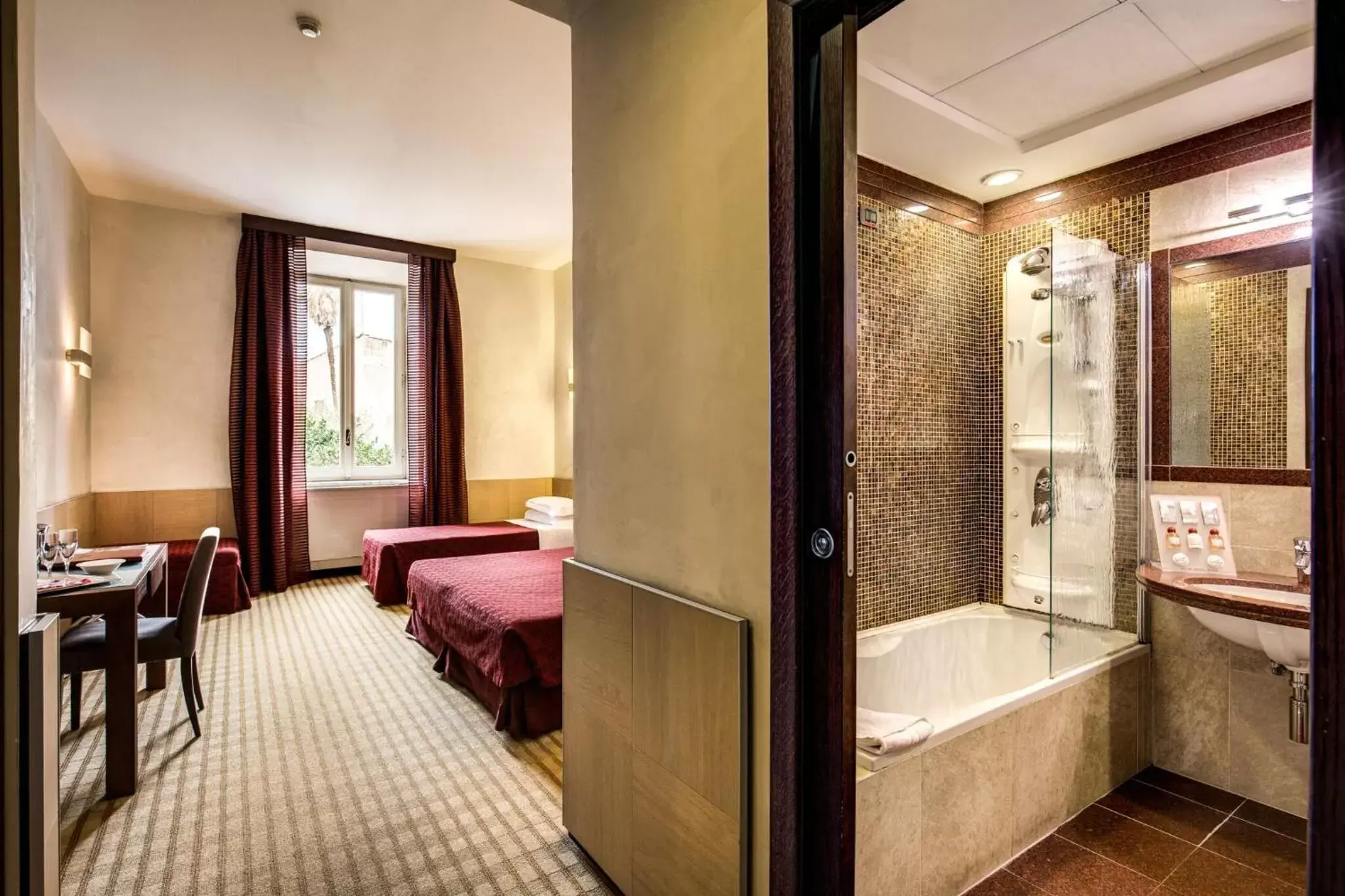 Shower in Kolbe Hotel Rome