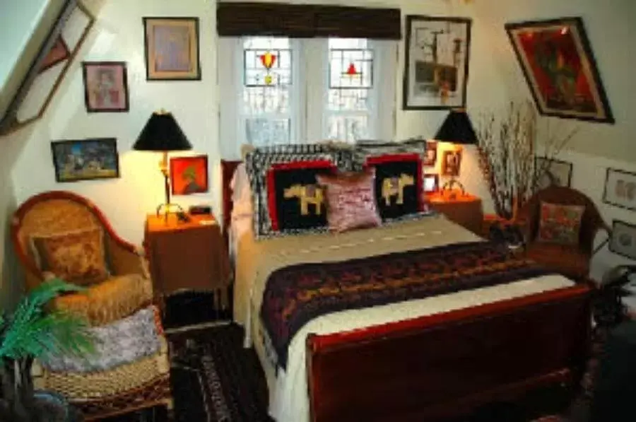 Bedroom, Seating Area in Red Elephant Inn Bed and Breakfast
