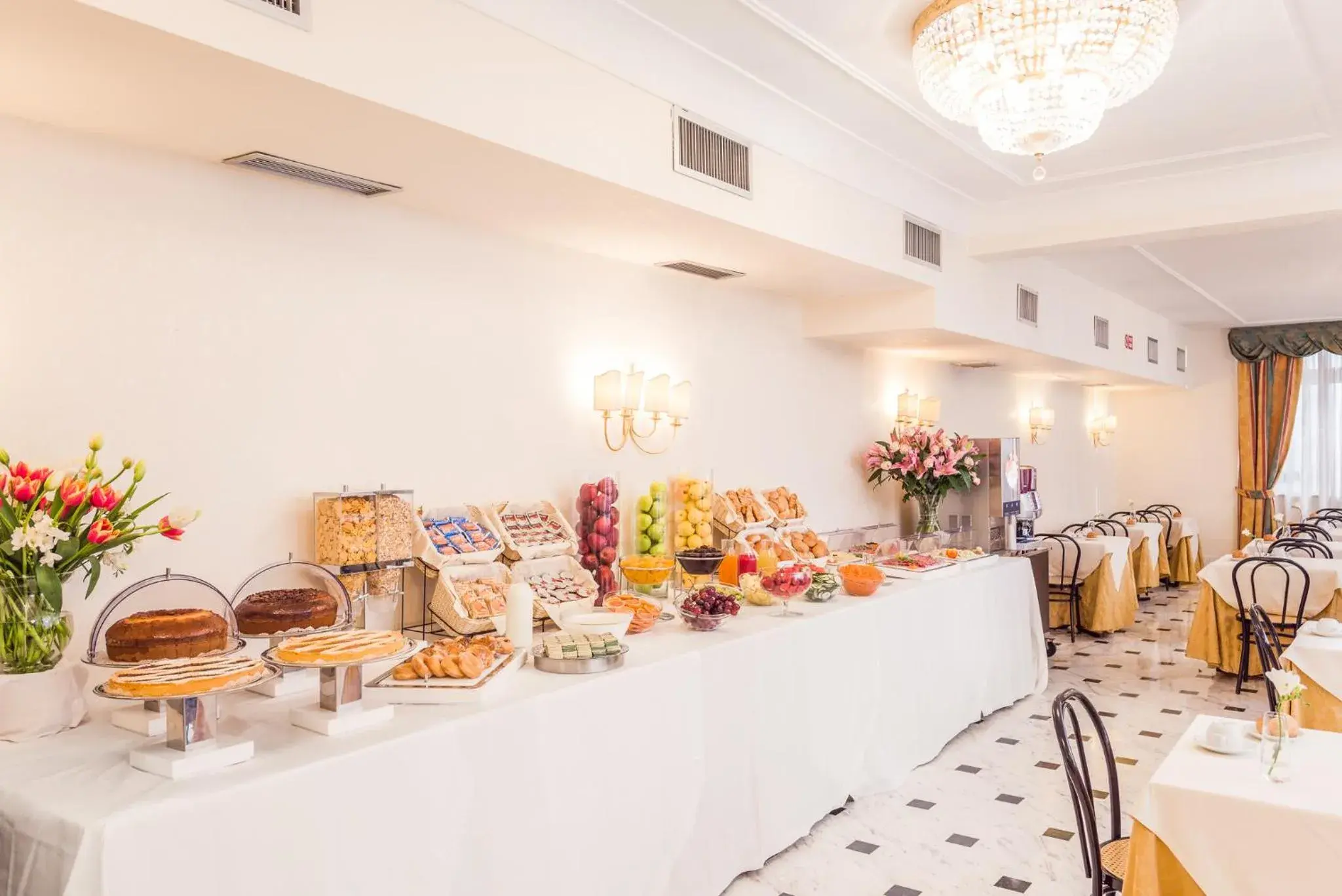 Breakfast, Restaurant/Places to Eat in Raeli Hotel Lux