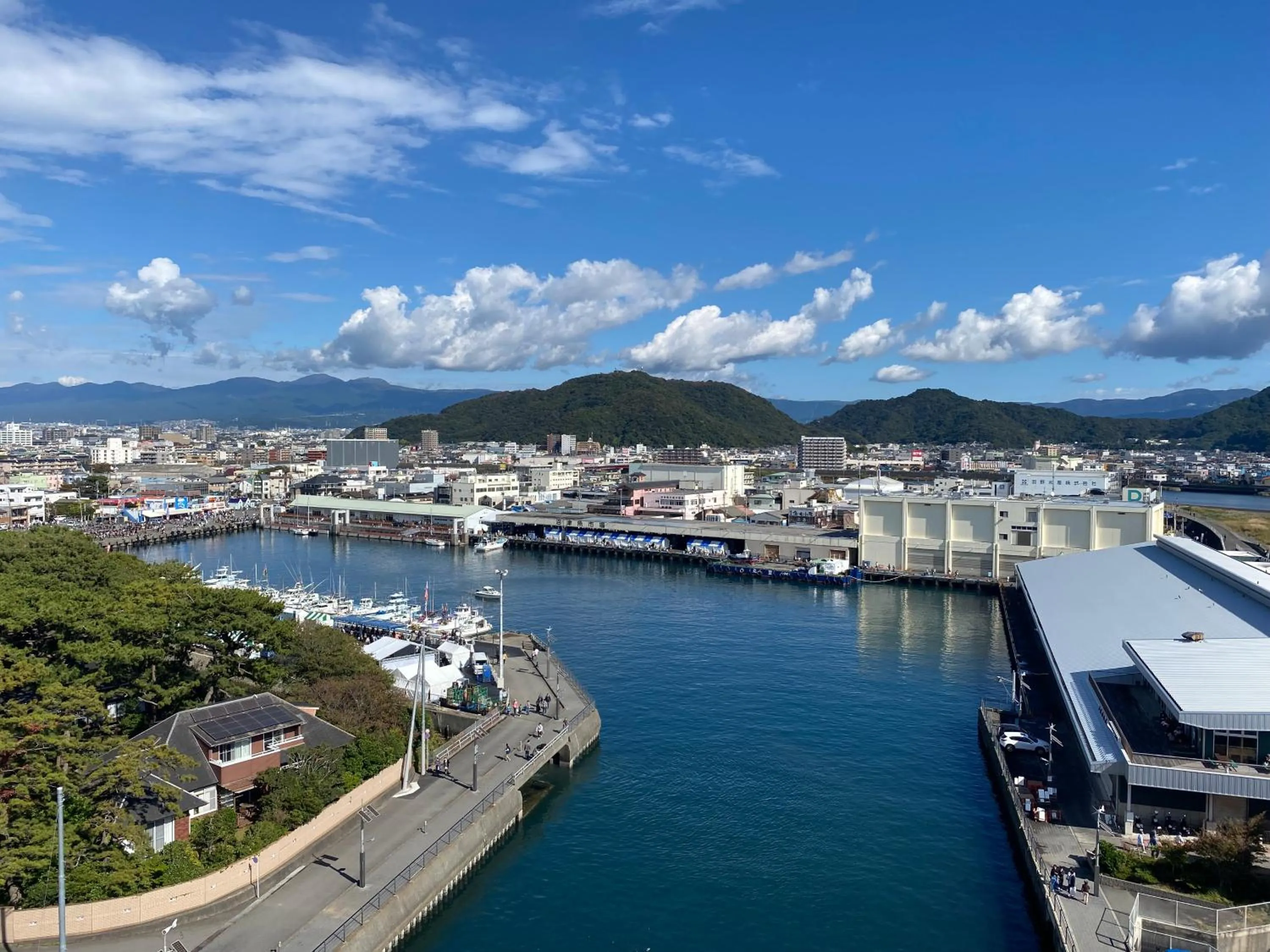 Minato Oasis Numazu / 沼津観光の中心、伊豆観光の拠点に好立地！沼津港に位置し交通・飲食・コンビニ等至便です！