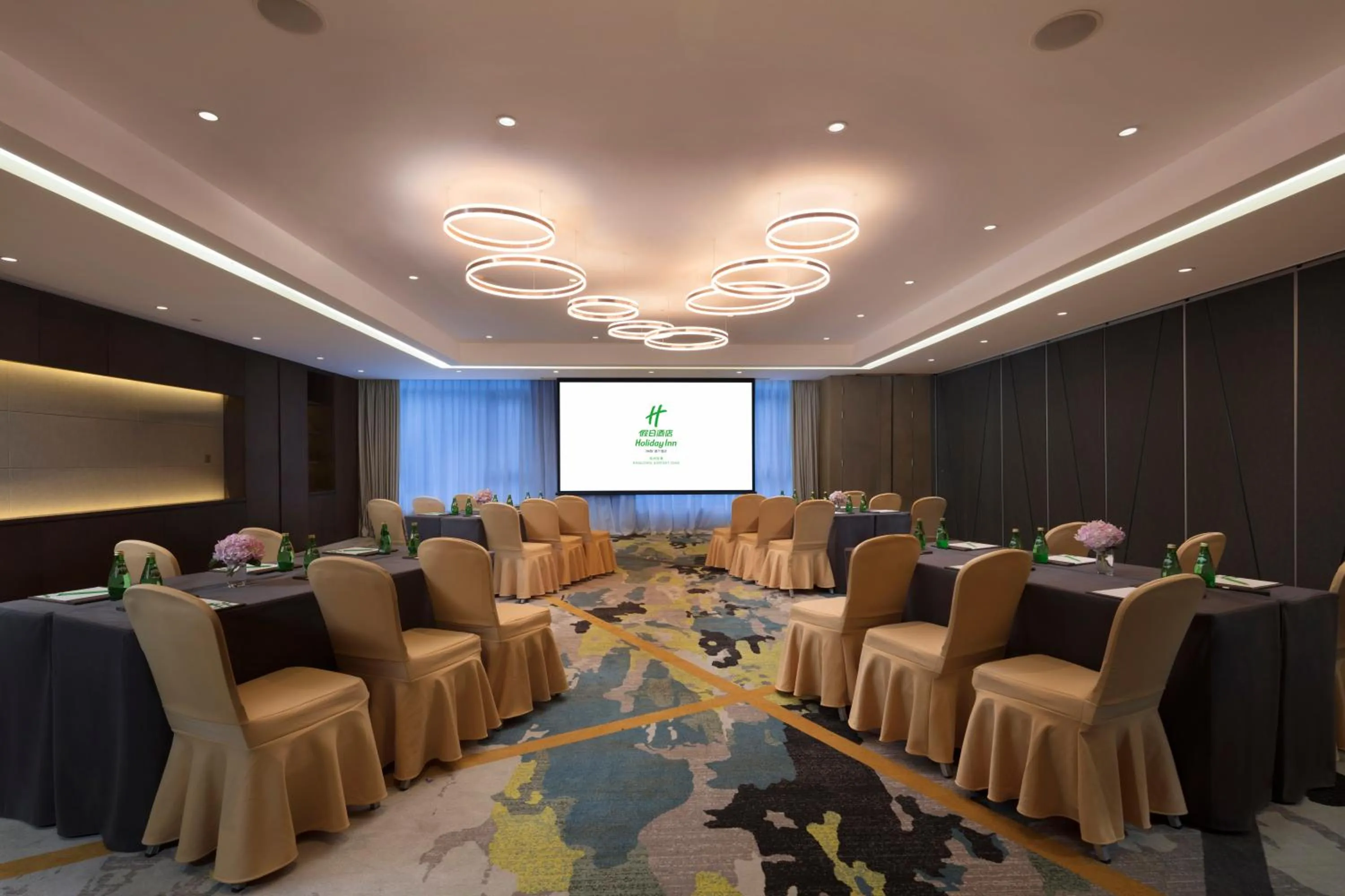 Meeting/conference room in Holiday Inn Hangzhou Airport Zone by IHG