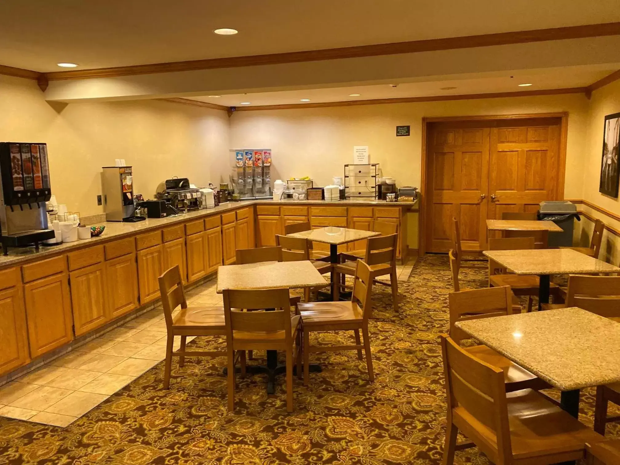 Breakfast, Restaurant/Places to Eat in Port Wisconsin Inn and Suites Breakfast, Restaurant/Places to Eat in Port Wisconsin Inn and Suites