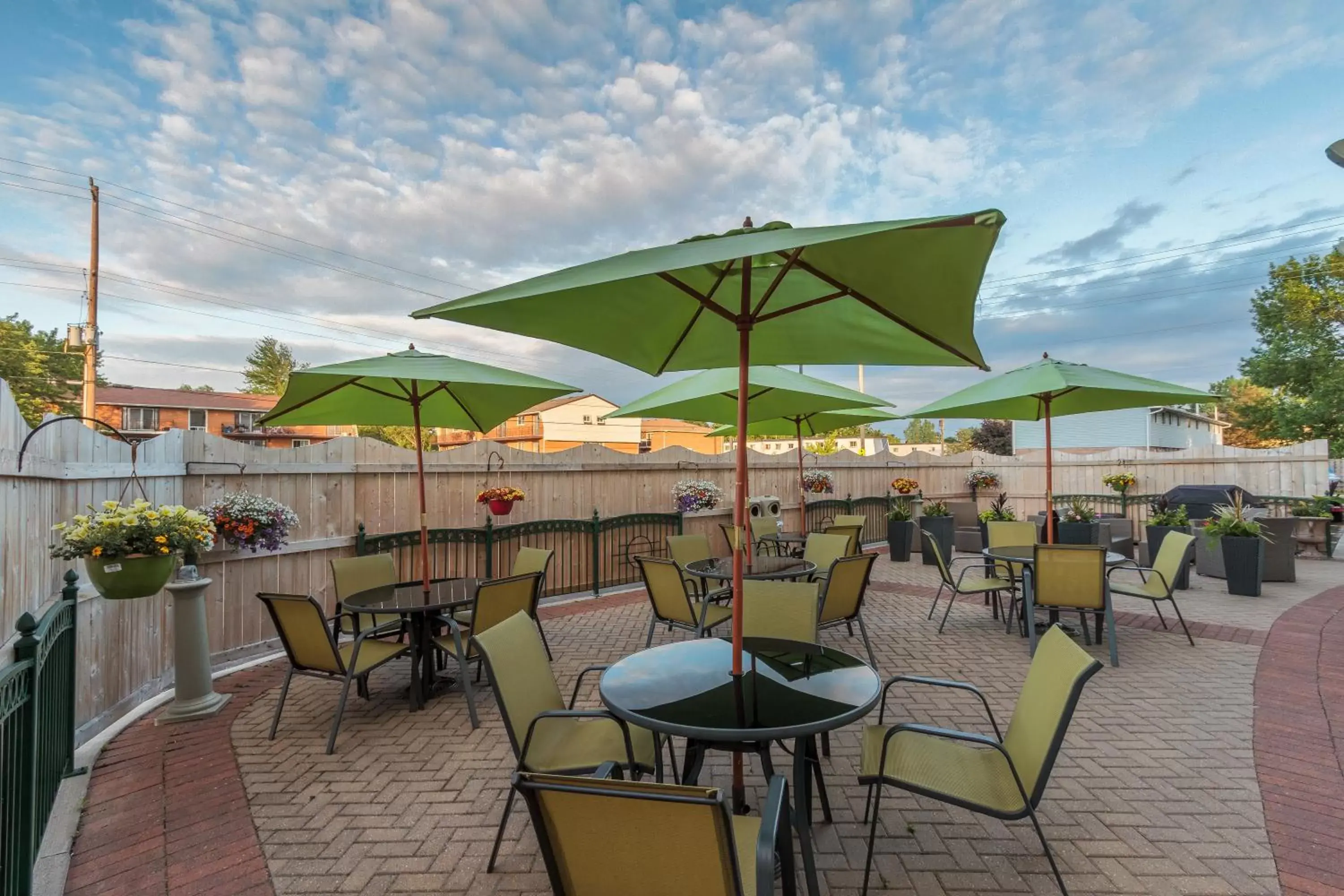 Patio, Restaurant/Places to Eat in Holiday Inn Express & Suites - Belleville, an IHG Hotel