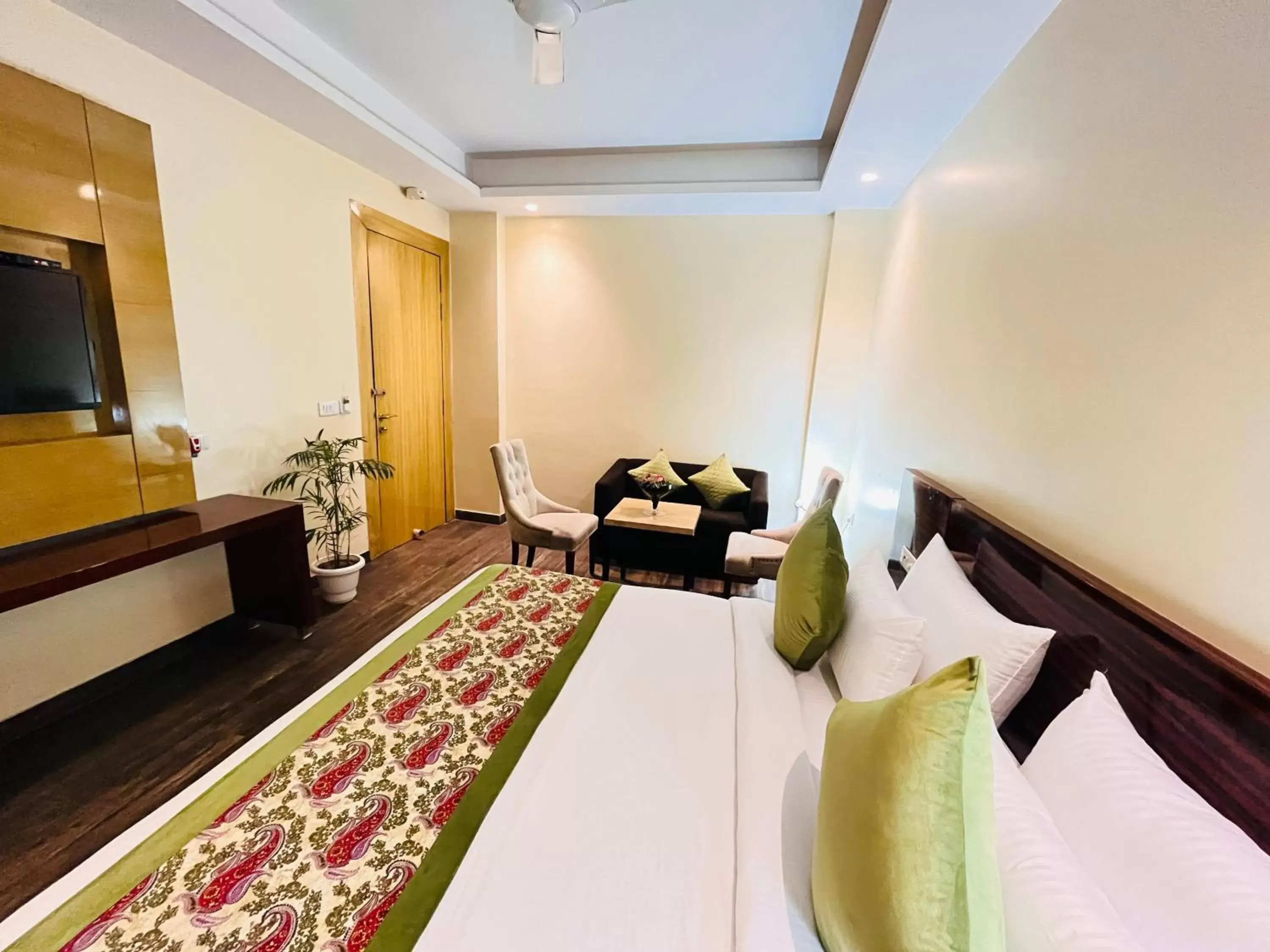 Bed in Hotel Banz - Near Delhi International Airport