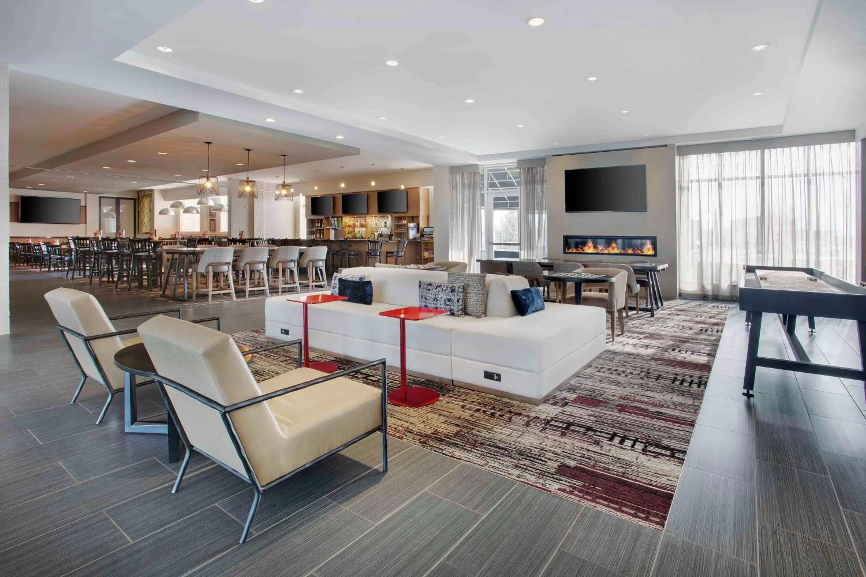 Lobby or reception in DoubleTree by Hilton Chicago Midway Airport, IL