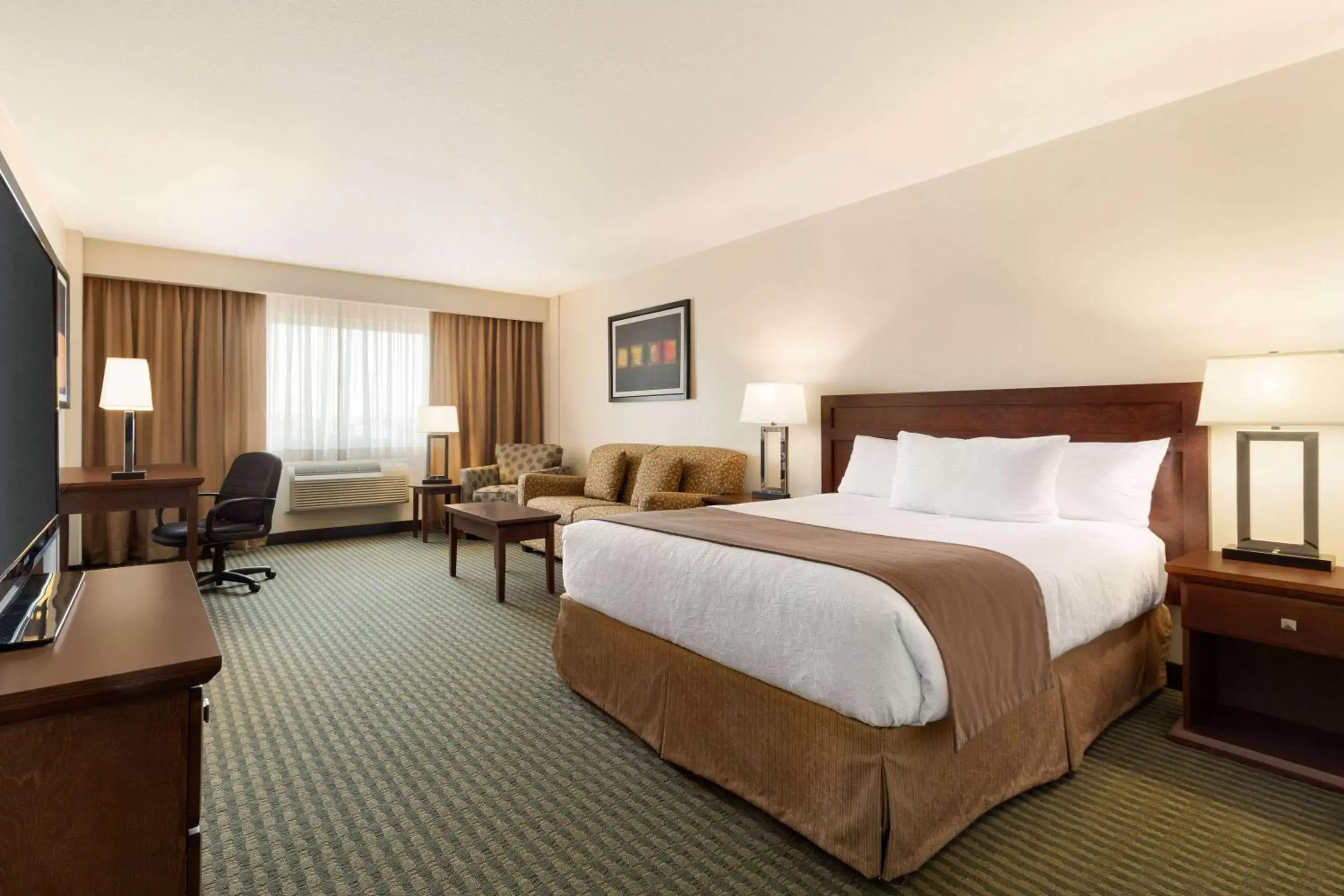 Photo of the whole room in Travelodge Hotel by Wyndham Weyburn