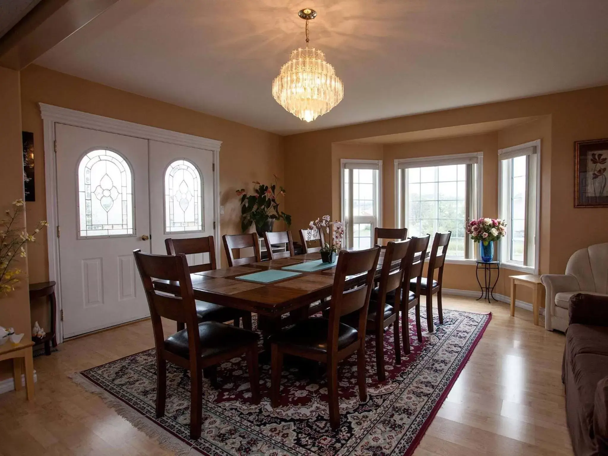 Dining Area in Midnight Sun Inn