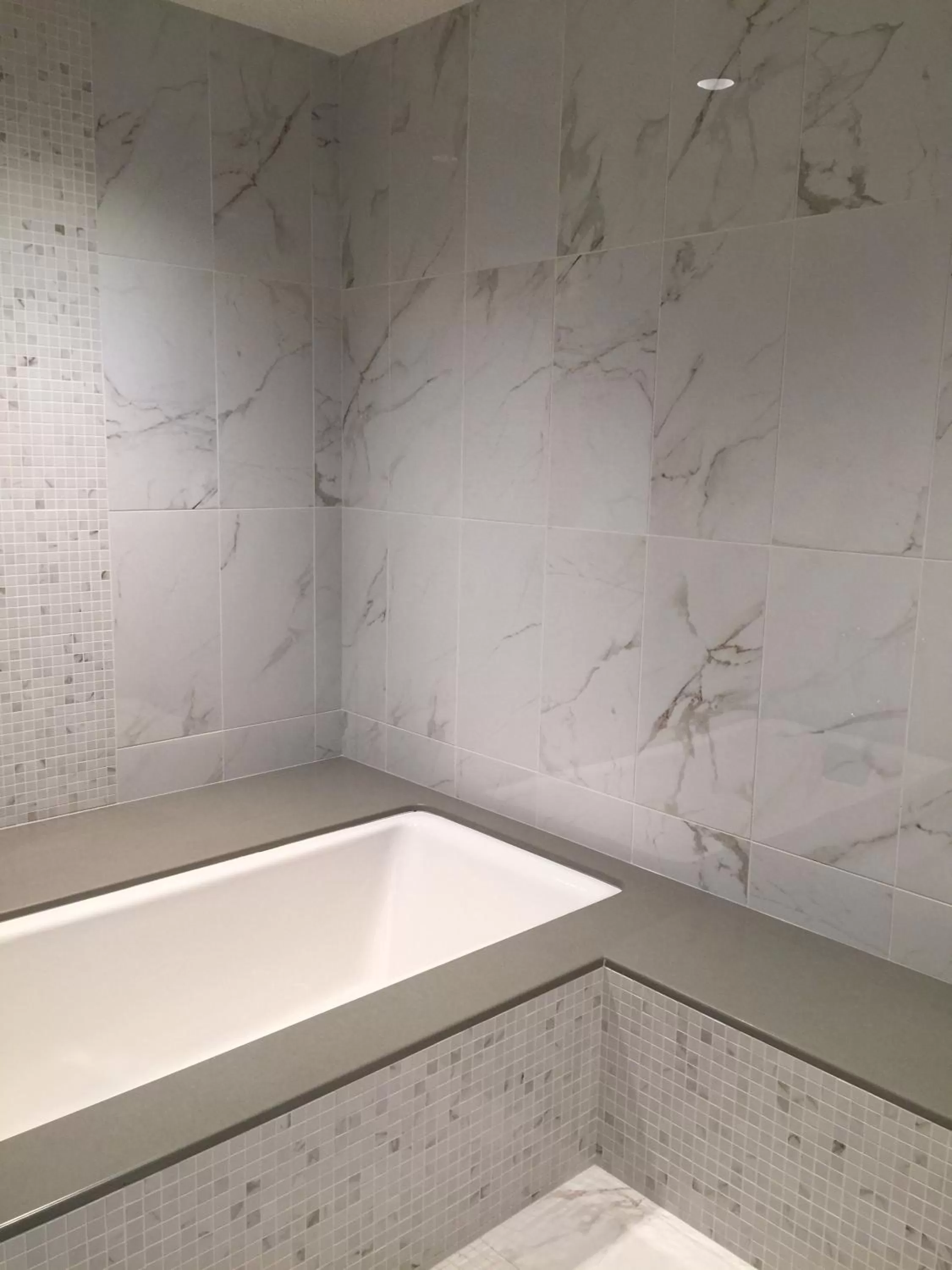 Hot Tub in Parkwest Bicycle Casino