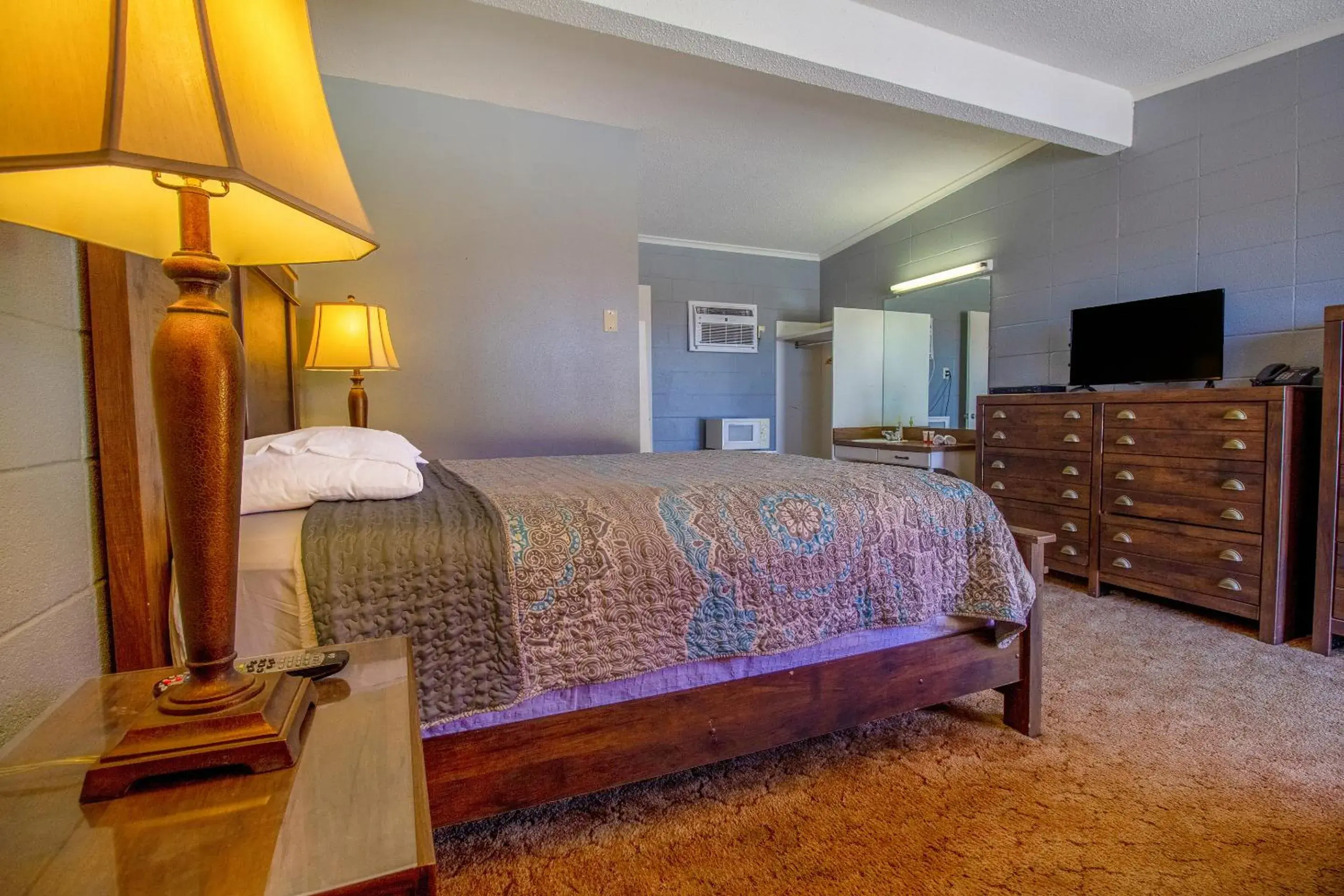 Bedroom, Bed in Wheeler Inn Texas, US - 83 By OYO