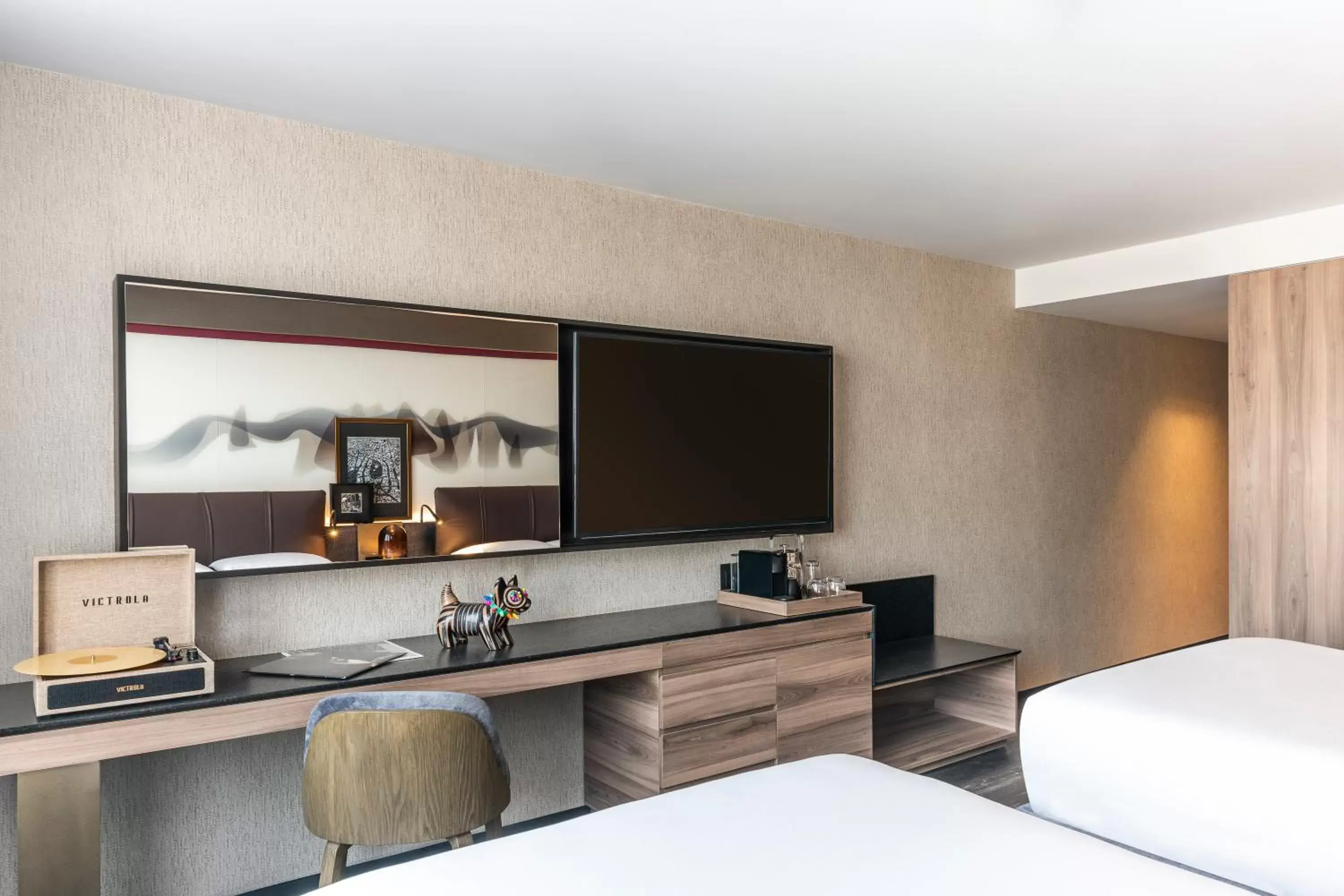 TV and multimedia, TV/Entertainment Center in Andaz Mexico City Condesa - A Concept by Hyatt