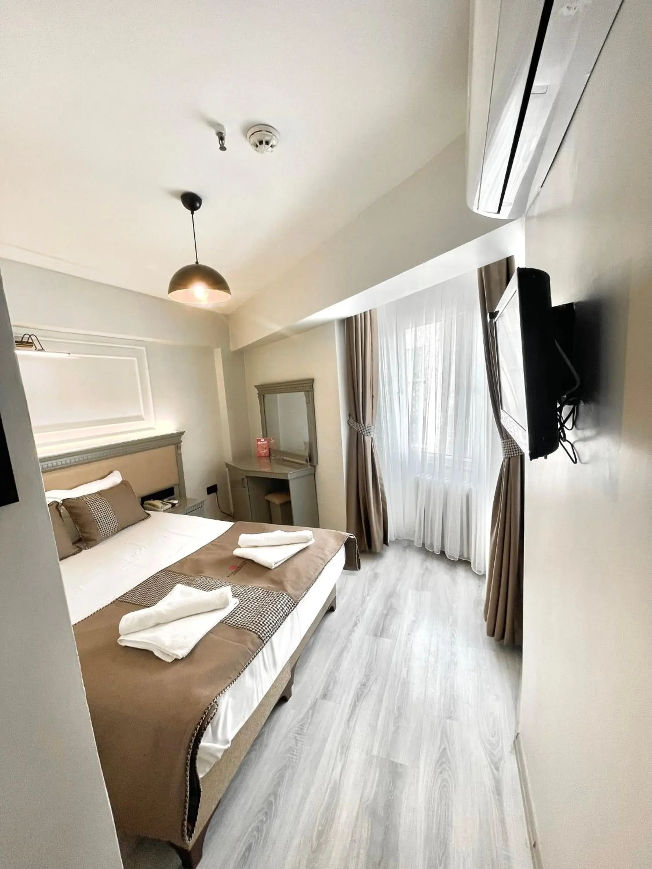 Communal lounge/ TV room, Bed in Kuran Hotel International