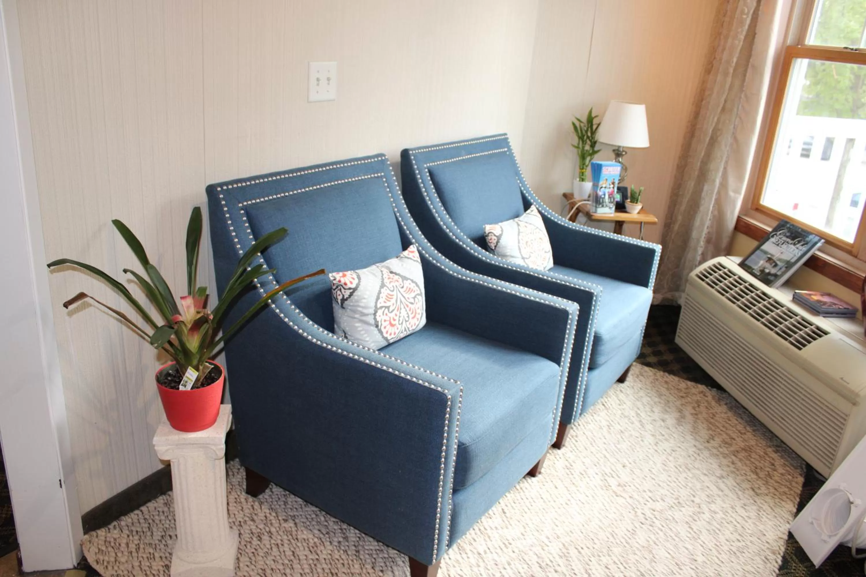 Living room, Seating Area in Mill Creek Hotel