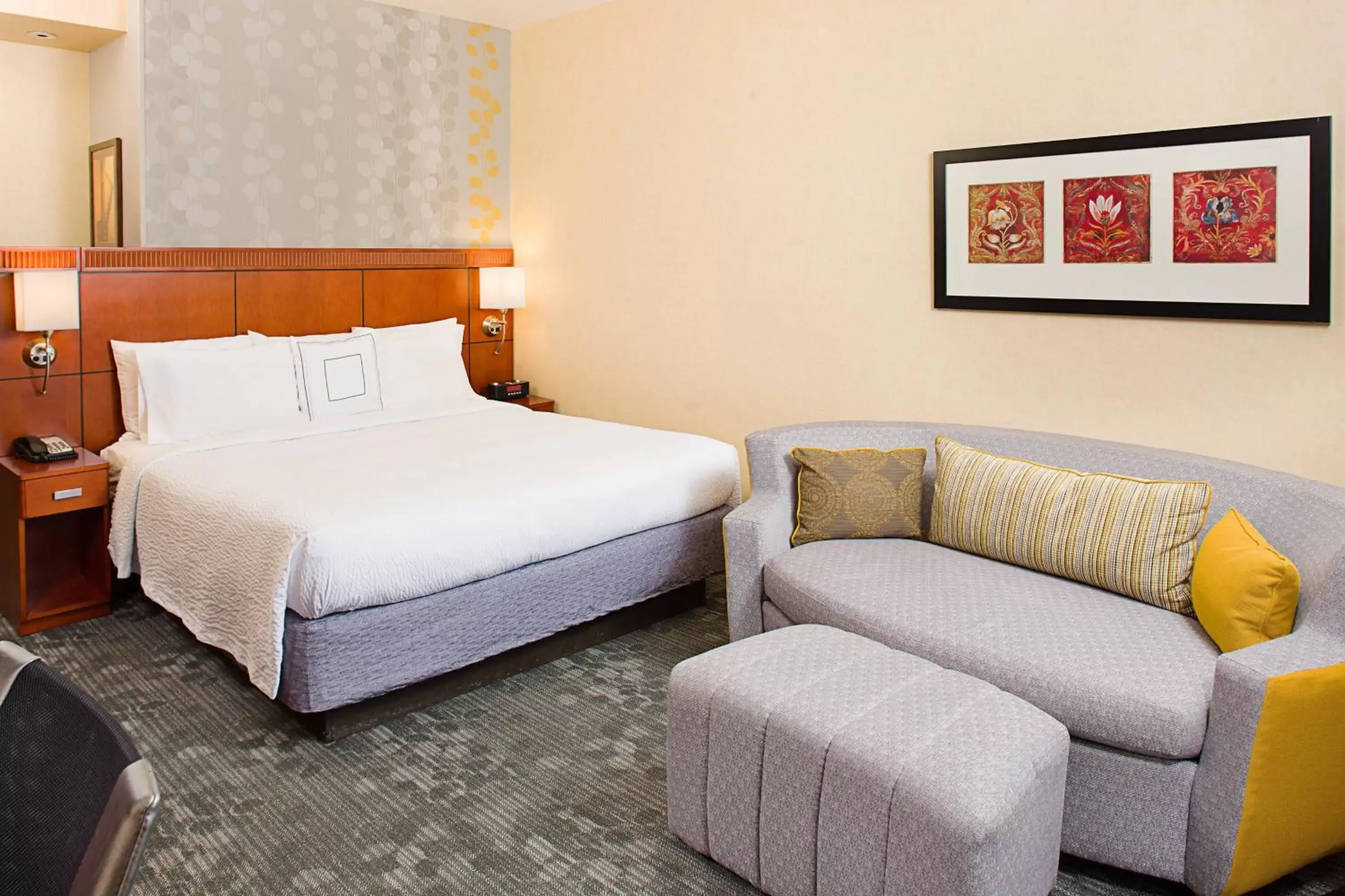 Photo of the whole room, Bed in Courtyard by Marriott Paso Robles