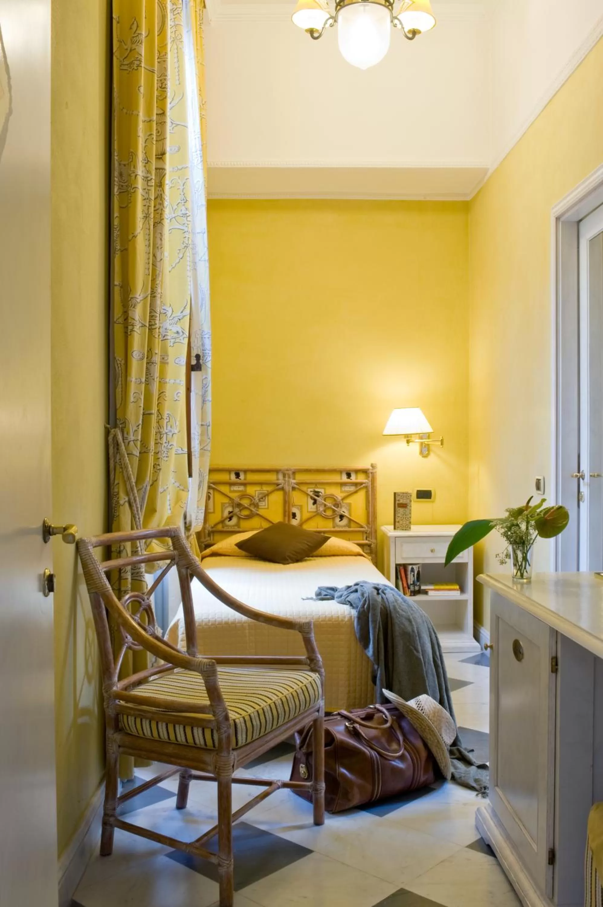 Photo of the whole room, Bed in Alloro B&B