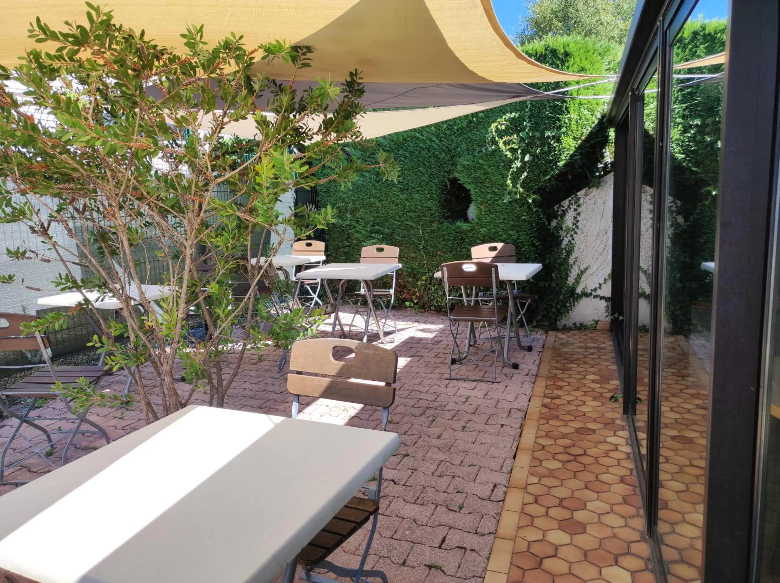 Patio in Kyriad Tarbes Odos