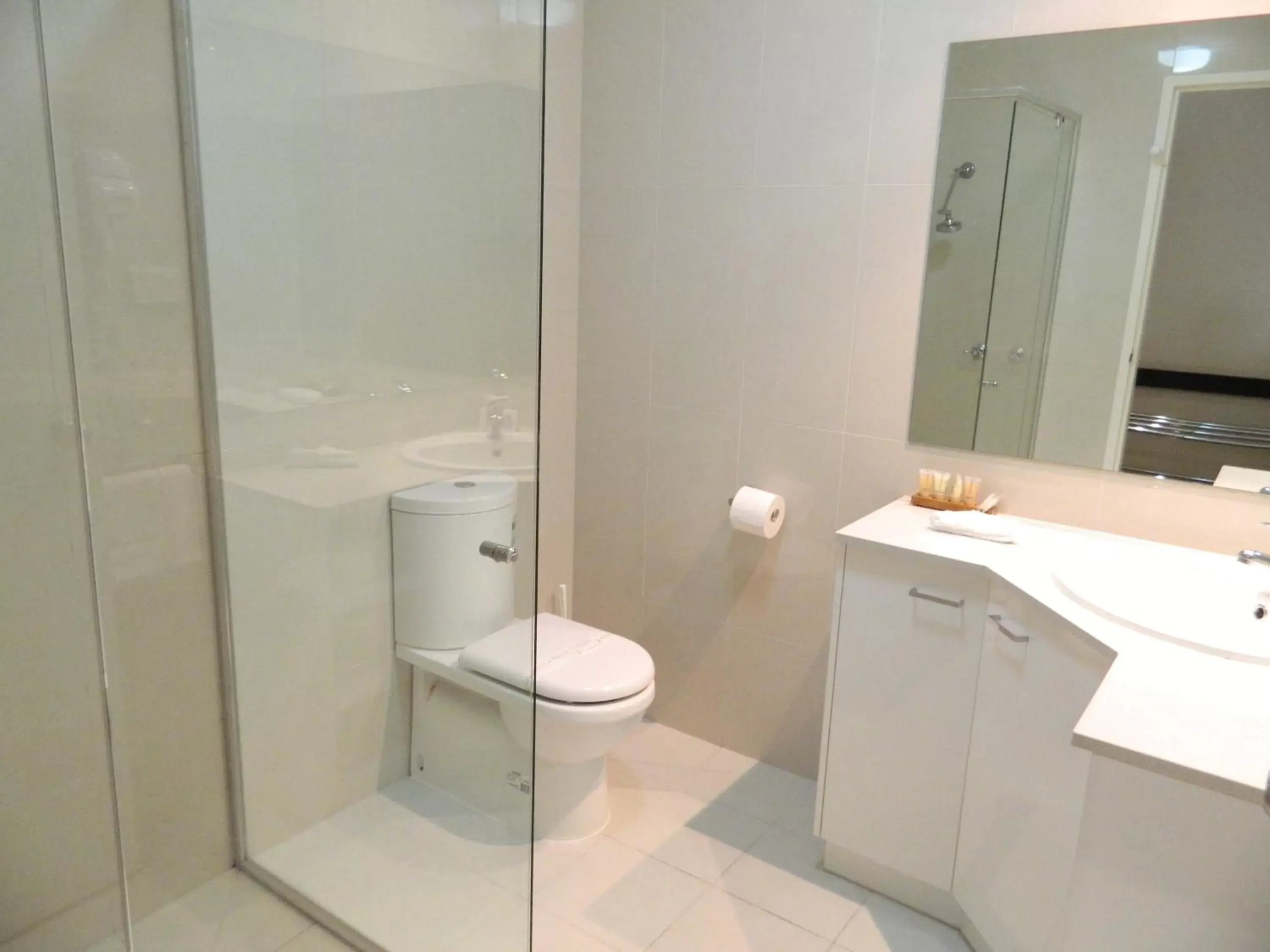 Bathroom in Ciloms Airport Lodge