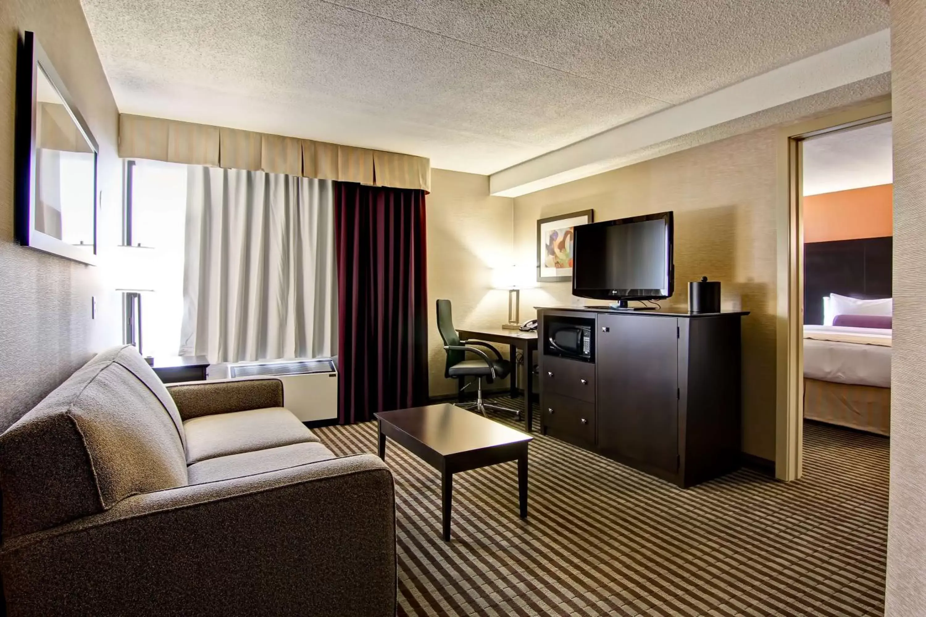 Living room, Seating Area in Best Western Plus Toronto North York Hotel & Suites