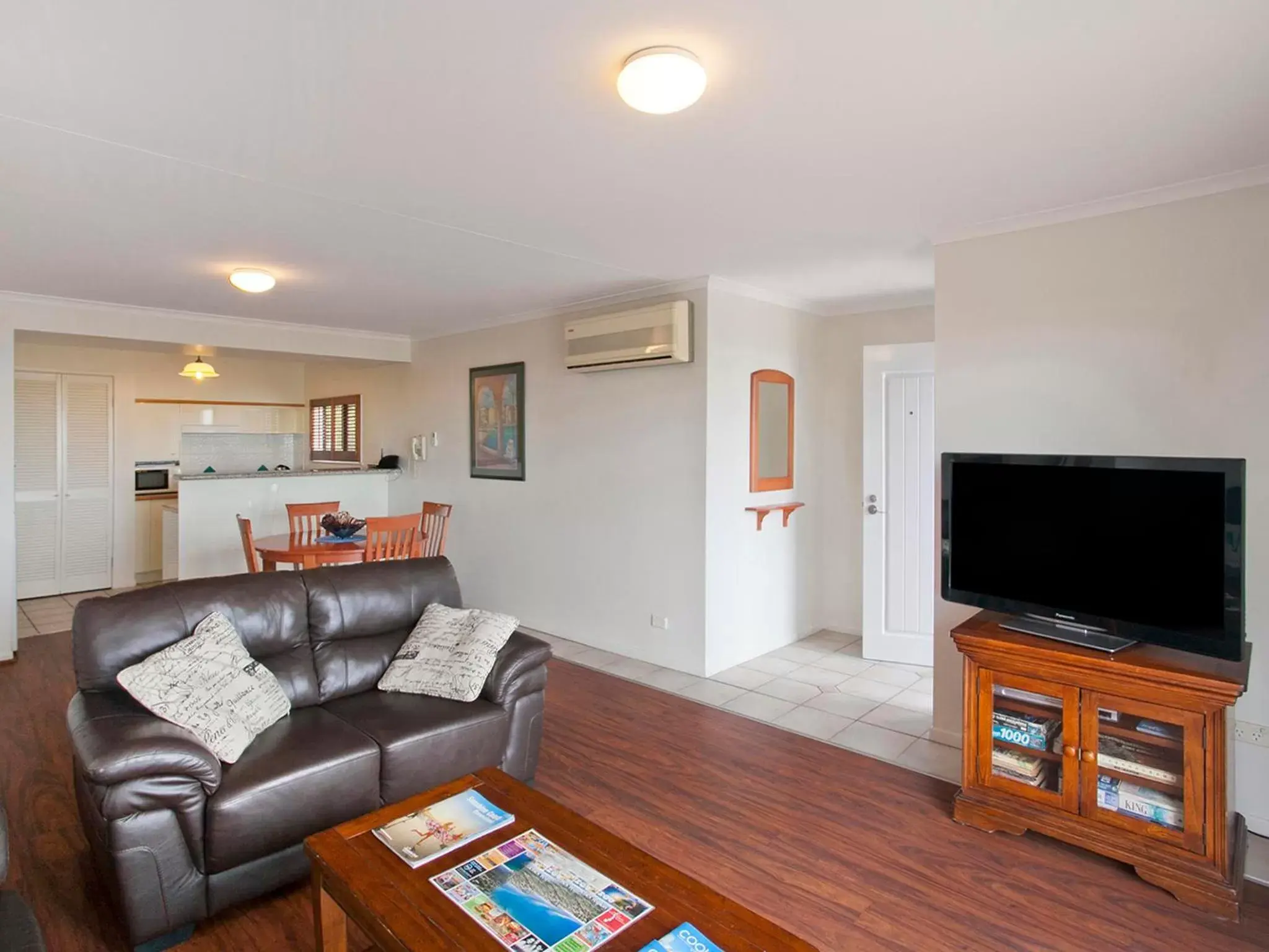 Kitchen or kitchenette, Seating Area in The Point Coolum