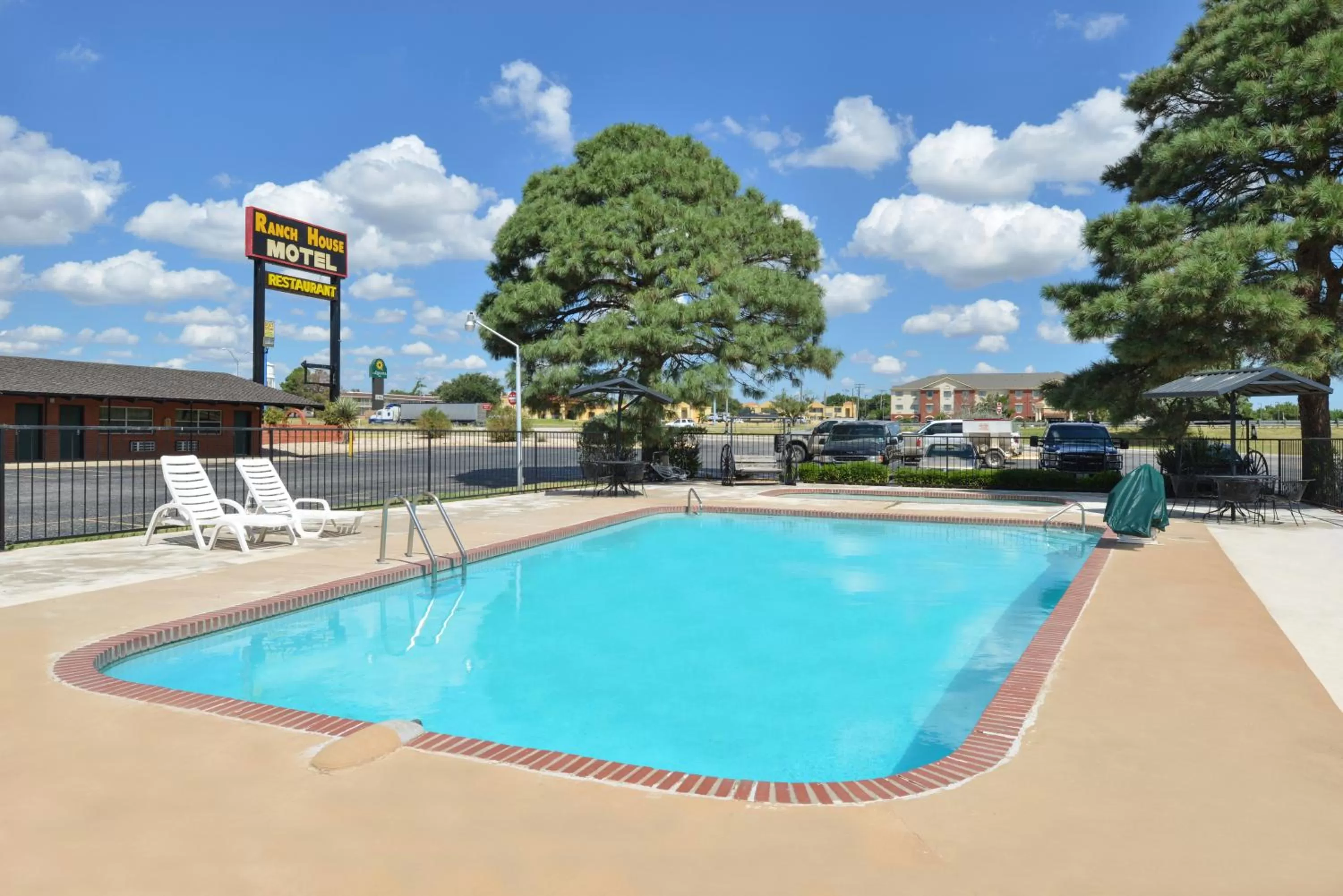 Swimming pool in Ranch House Motel