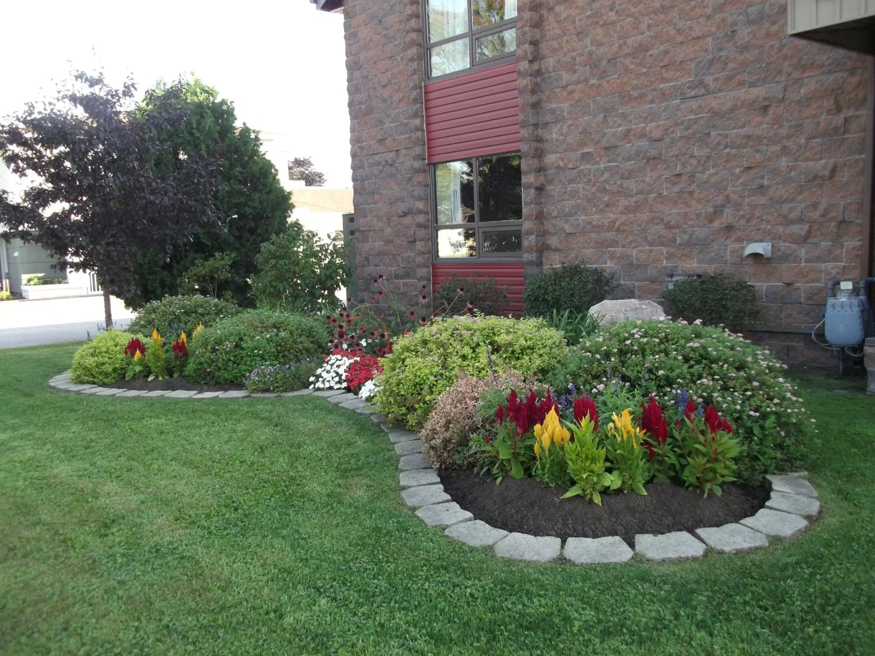 Facade/entrance, Garden in Travelodge by Wyndham North Bay Lakeshore