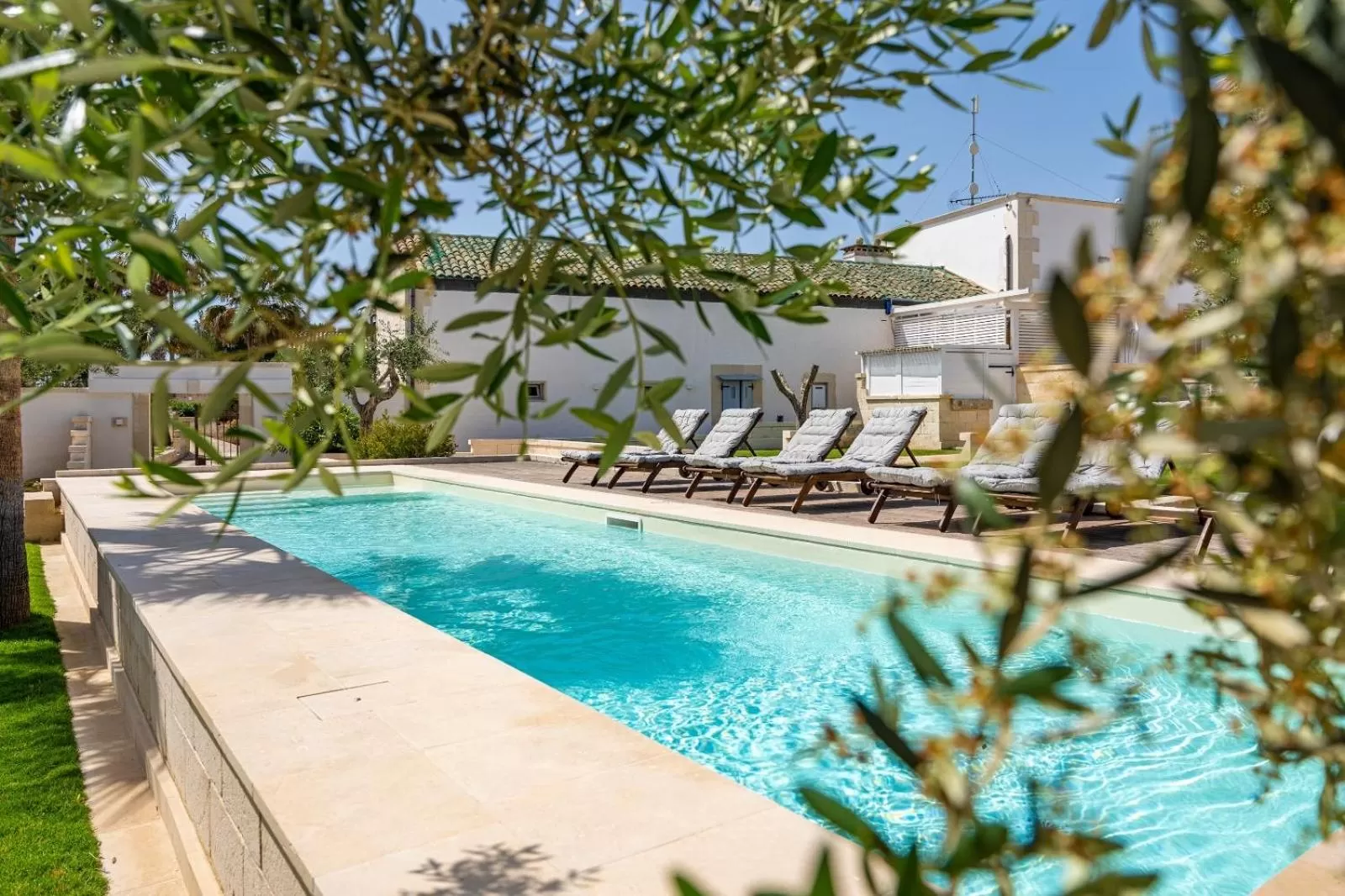 Pool view in Masseria dei Monaci
